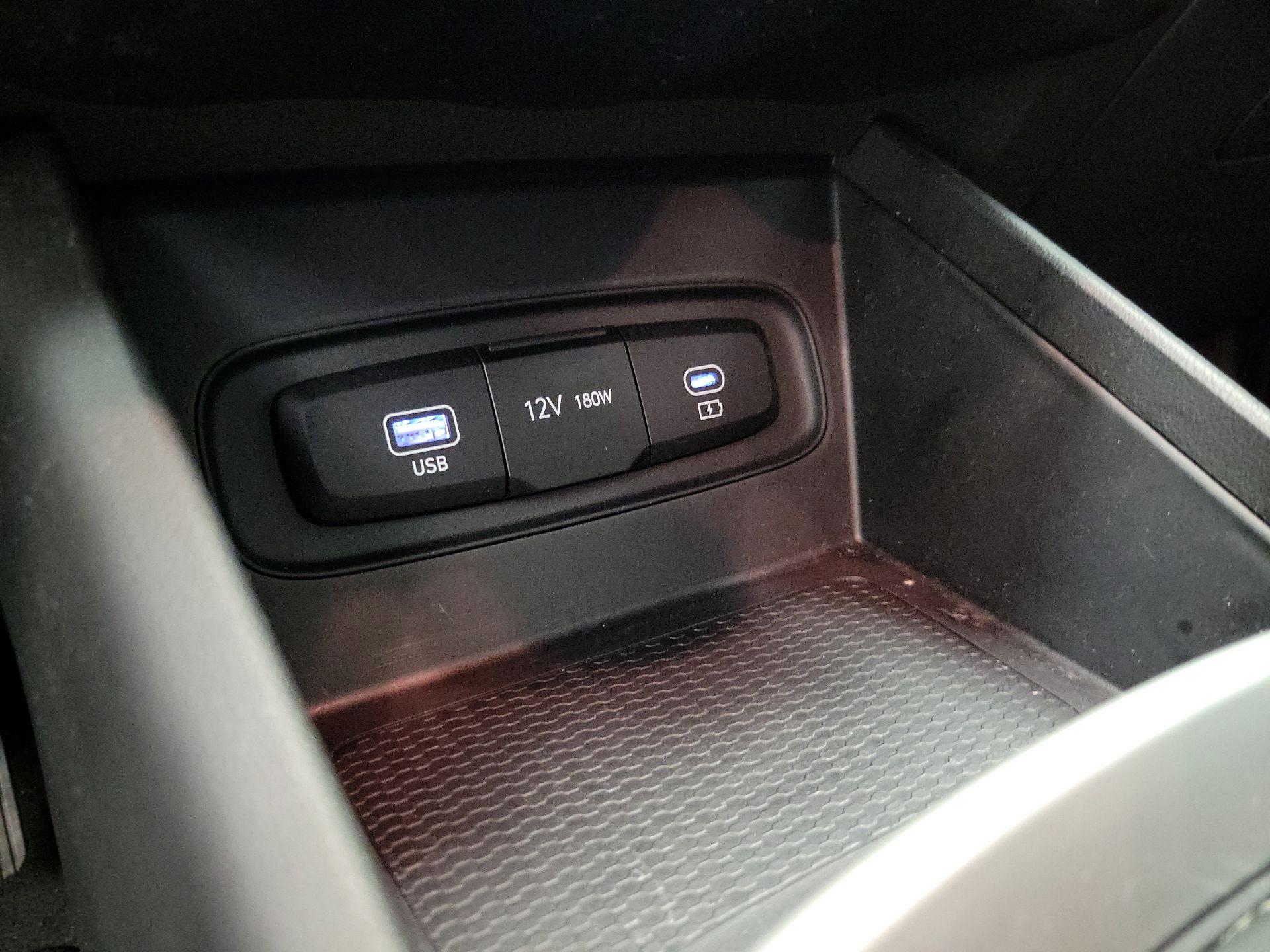 Thumbnail: 2023 Hyundai Venue - 18