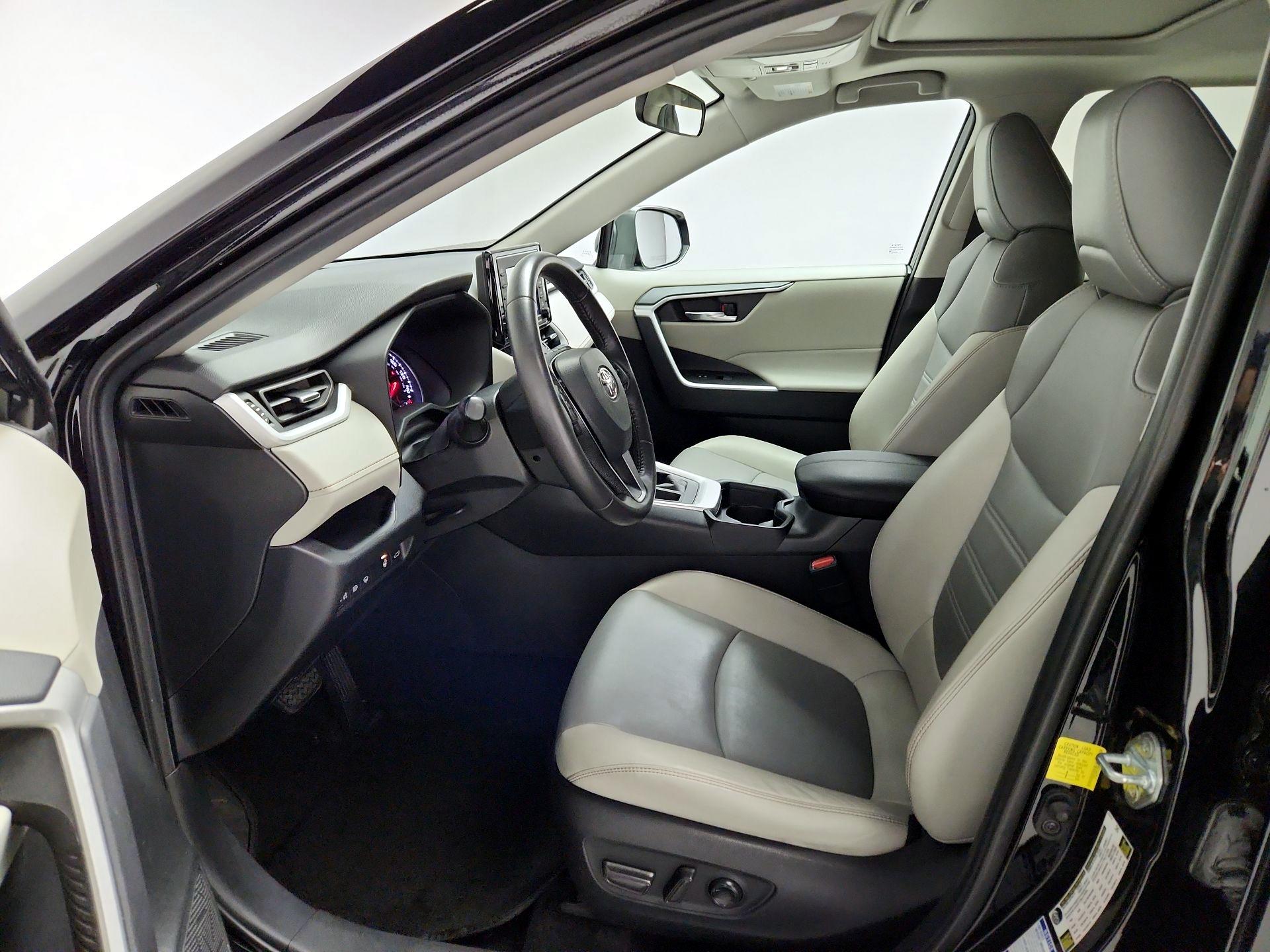 Thumbnail: 2021 Toyota RAV4 - 11