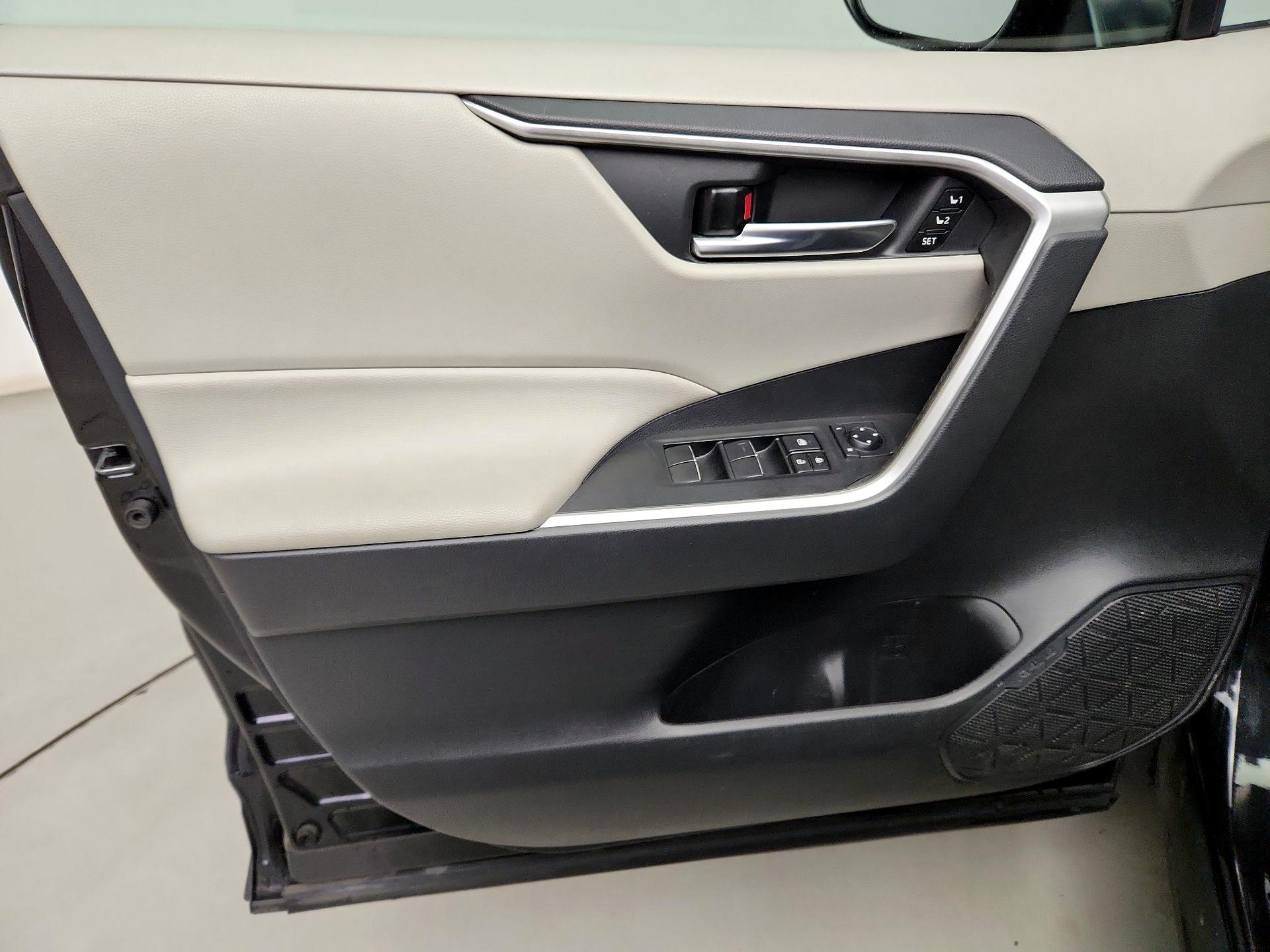 Thumbnail: 2021 Toyota RAV4 - 12