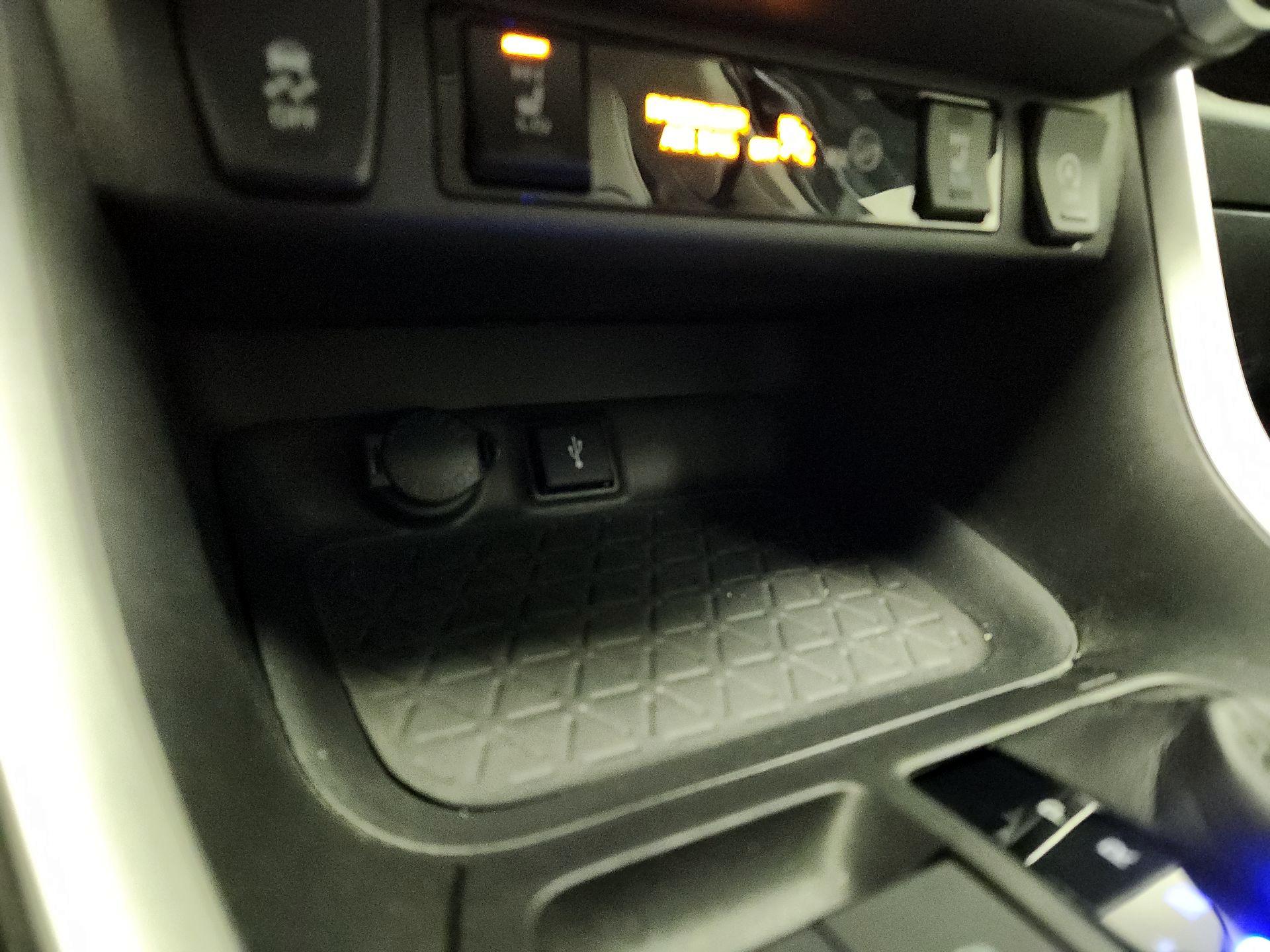 Thumbnail: 2021 Toyota RAV4 - 18