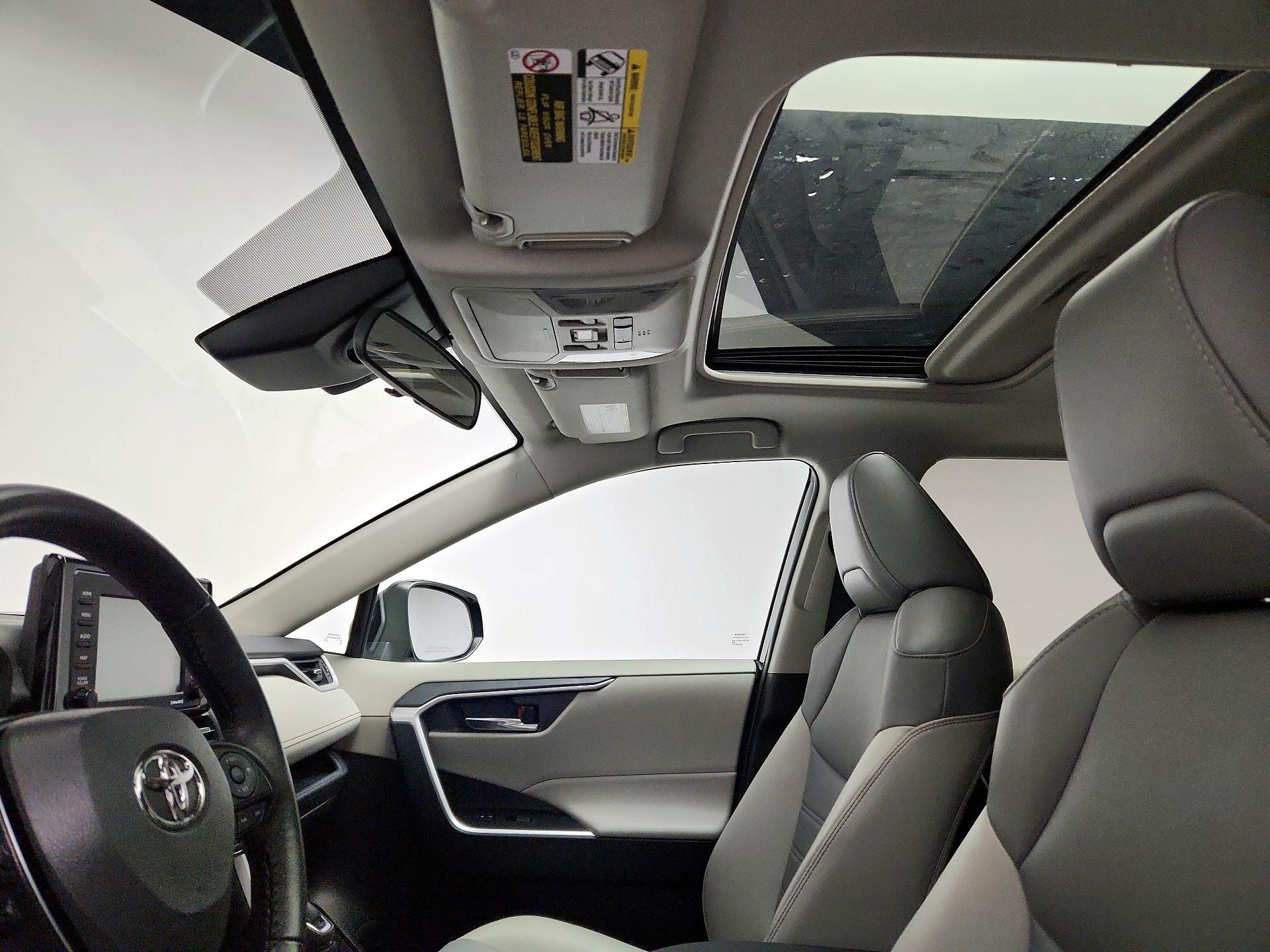 Thumbnail: 2021 Toyota RAV4 - 19