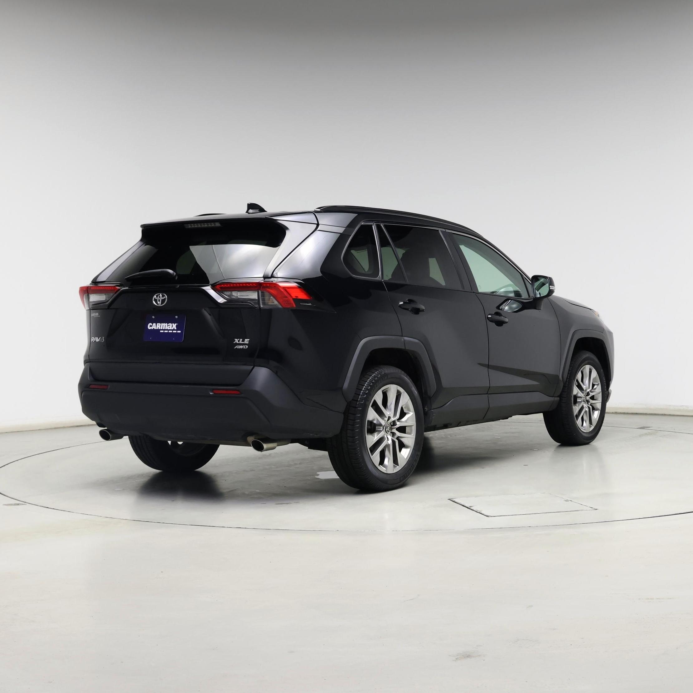 Thumbnail: 2021 Toyota RAV4 - 8