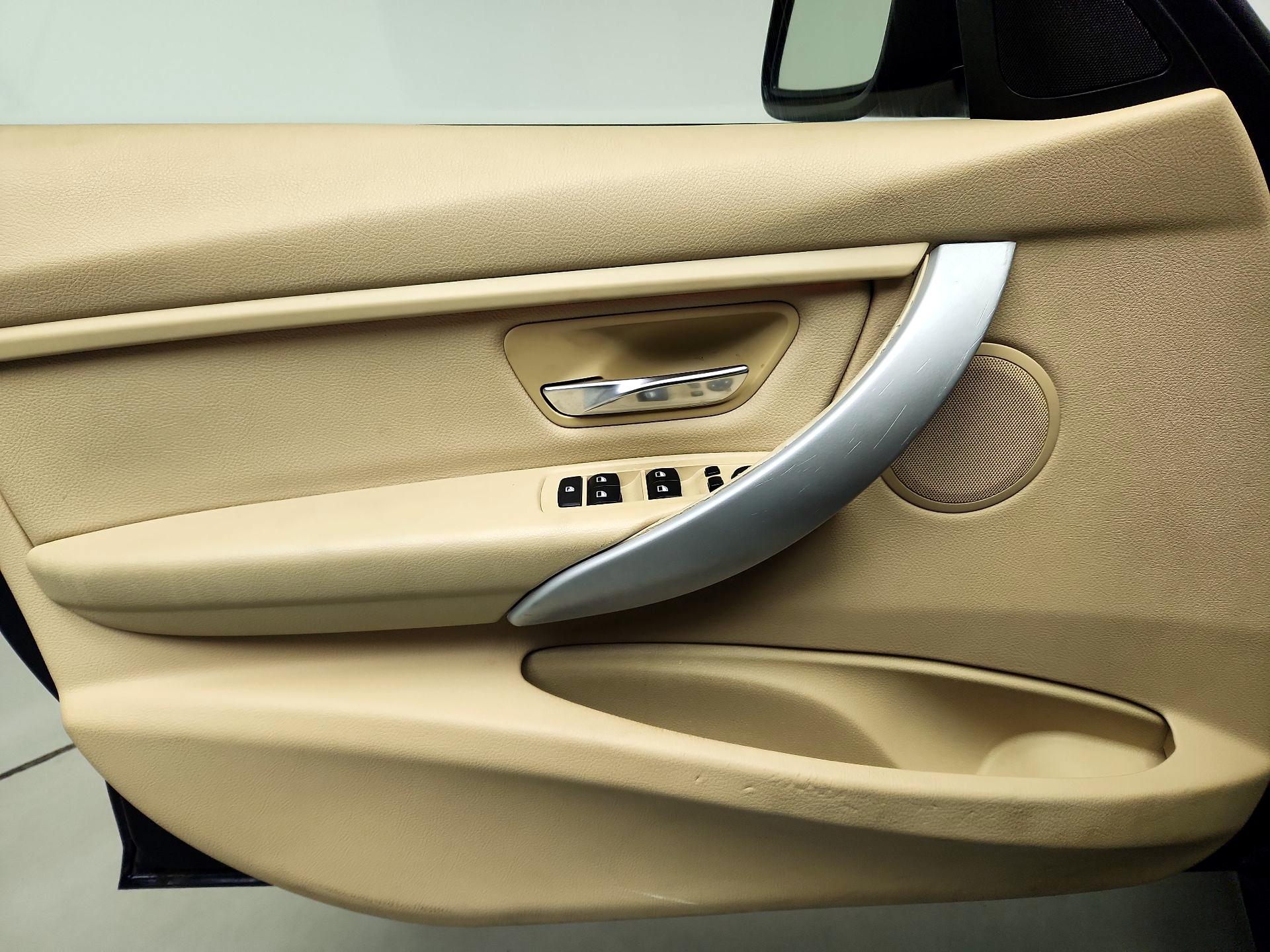 Thumbnail: 2015 BMW 3 Series - 12