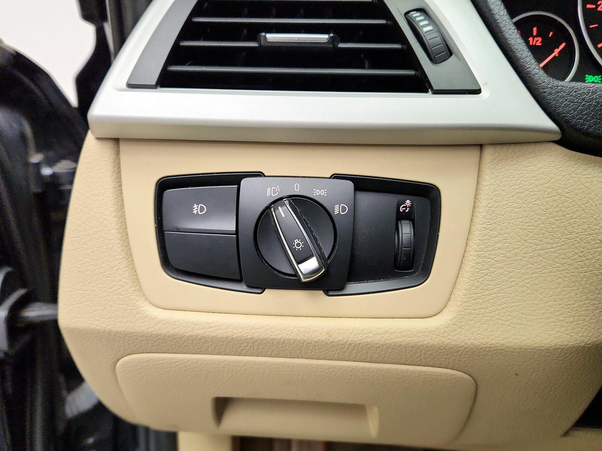 Thumbnail: 2015 BMW 3 Series - 13