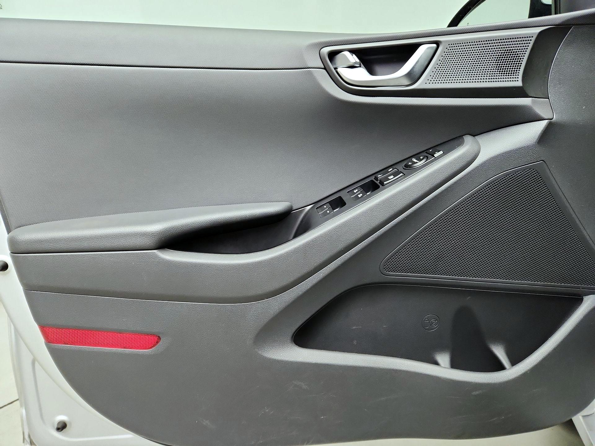 Thumbnail: 2018 Hyundai Ioniq - 12