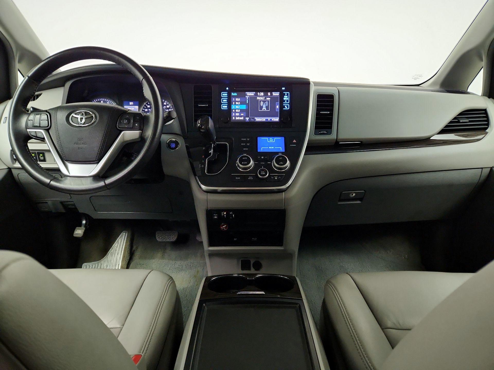 Thumbnail: 2015 Toyota Sienna - 9