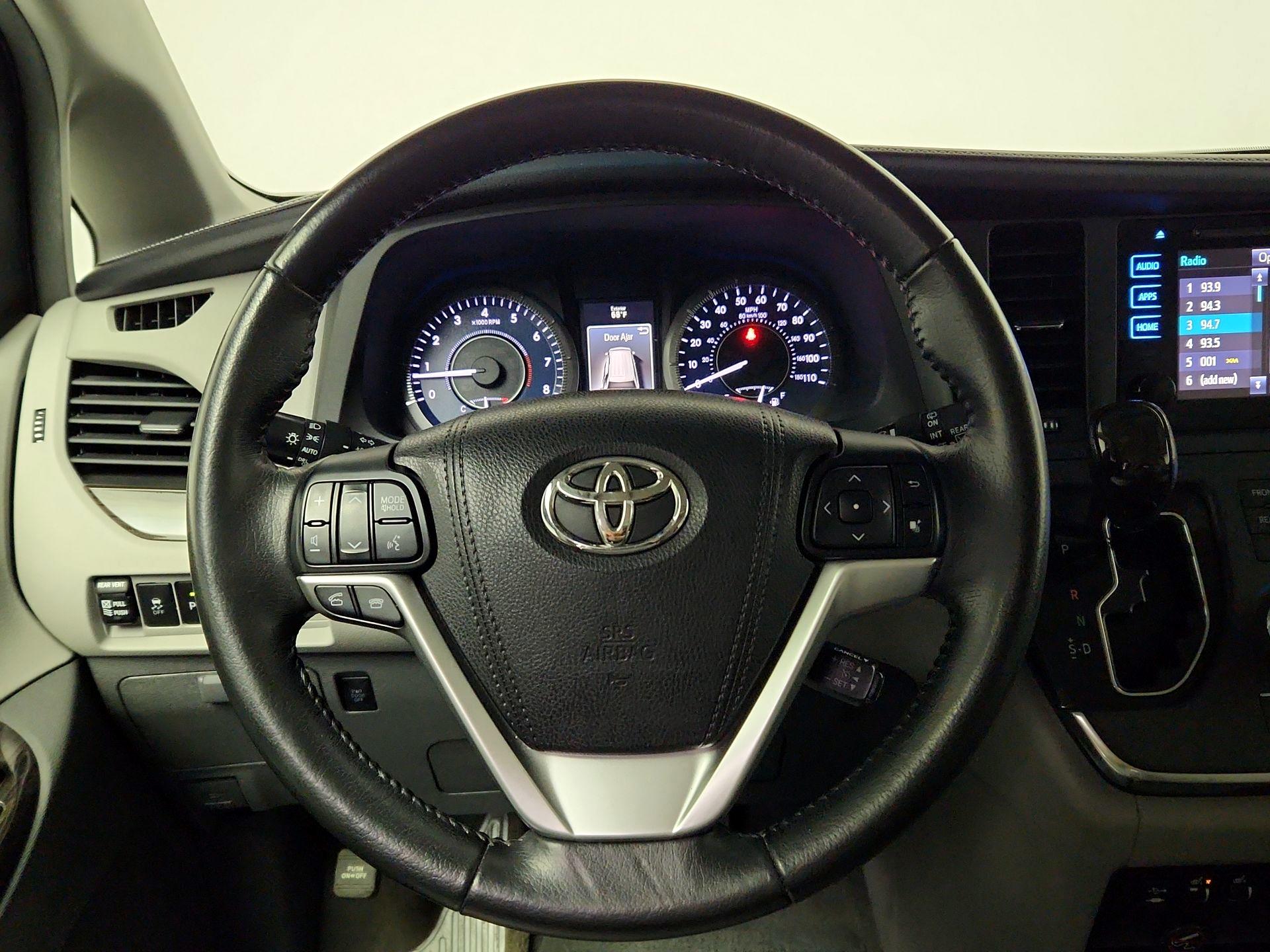 Thumbnail: 2015 Toyota Sienna - 10