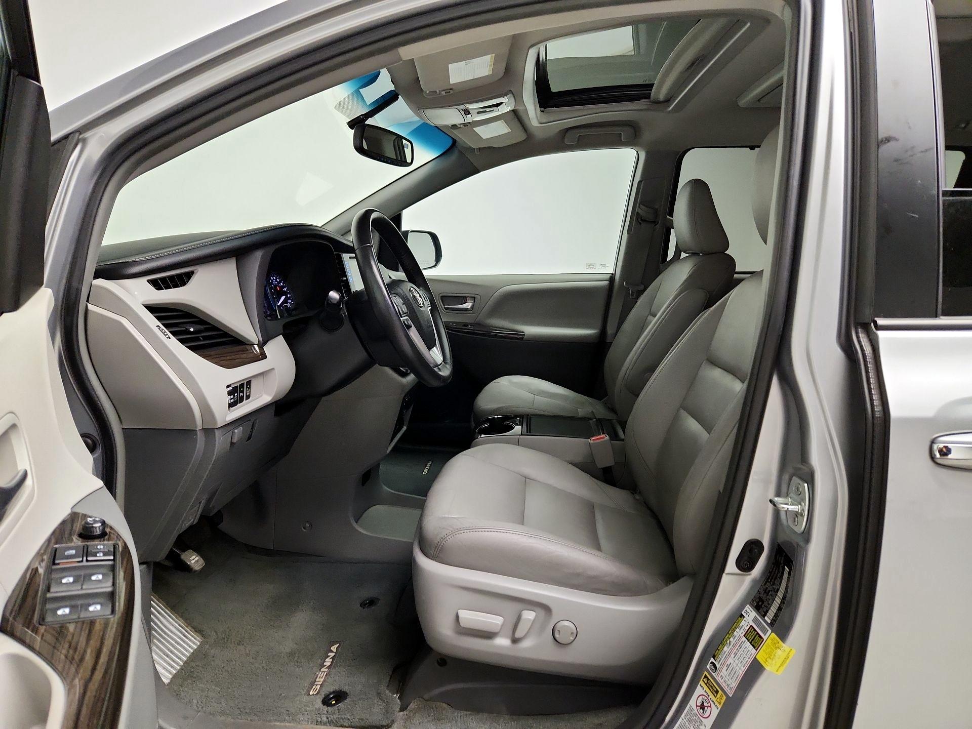 Thumbnail: 2015 Toyota Sienna - 11