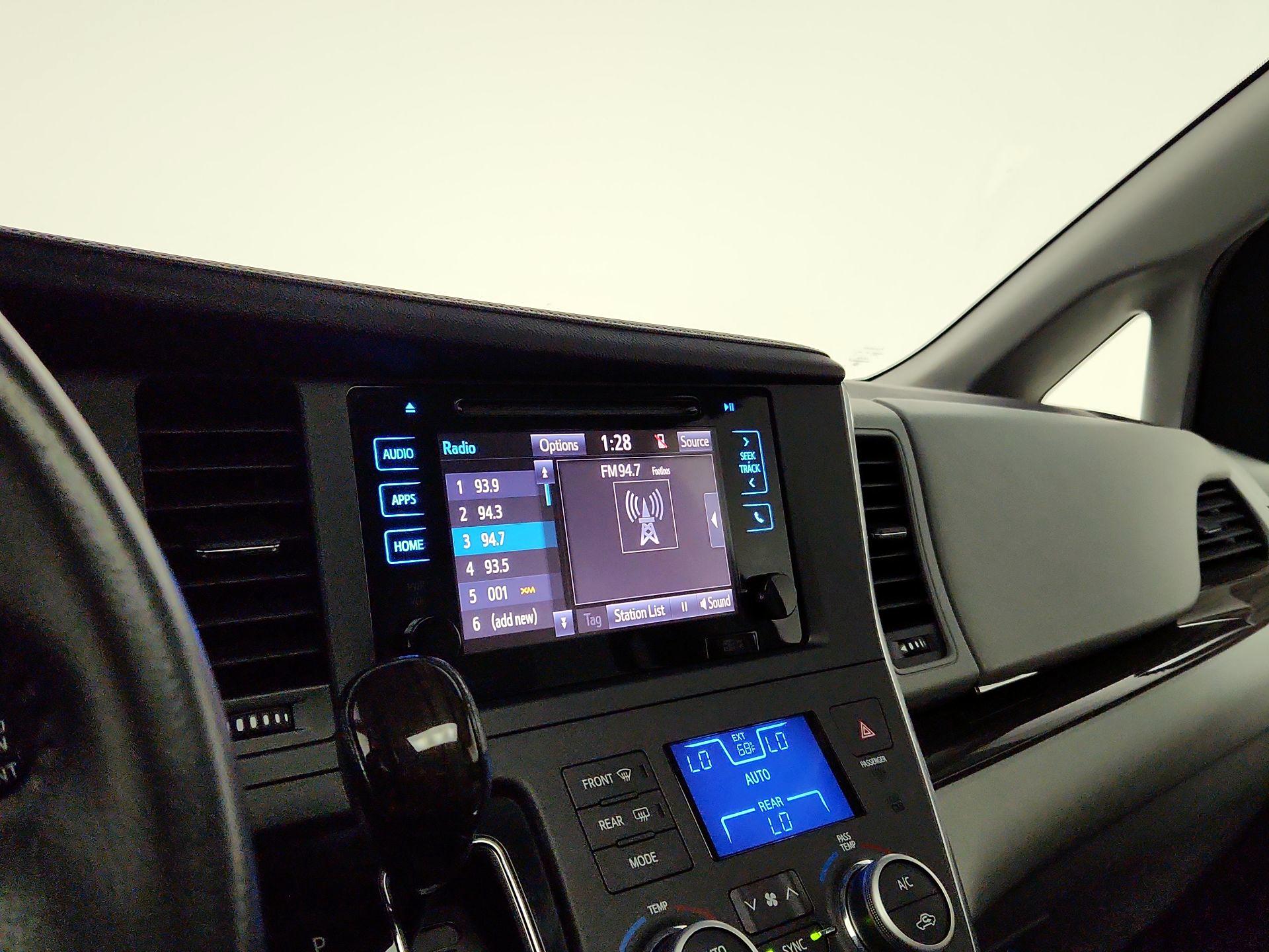 Thumbnail: 2015 Toyota Sienna - 15