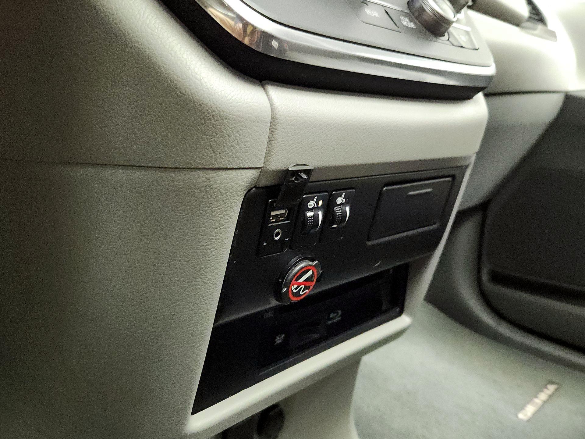 Thumbnail: 2015 Toyota Sienna - 18