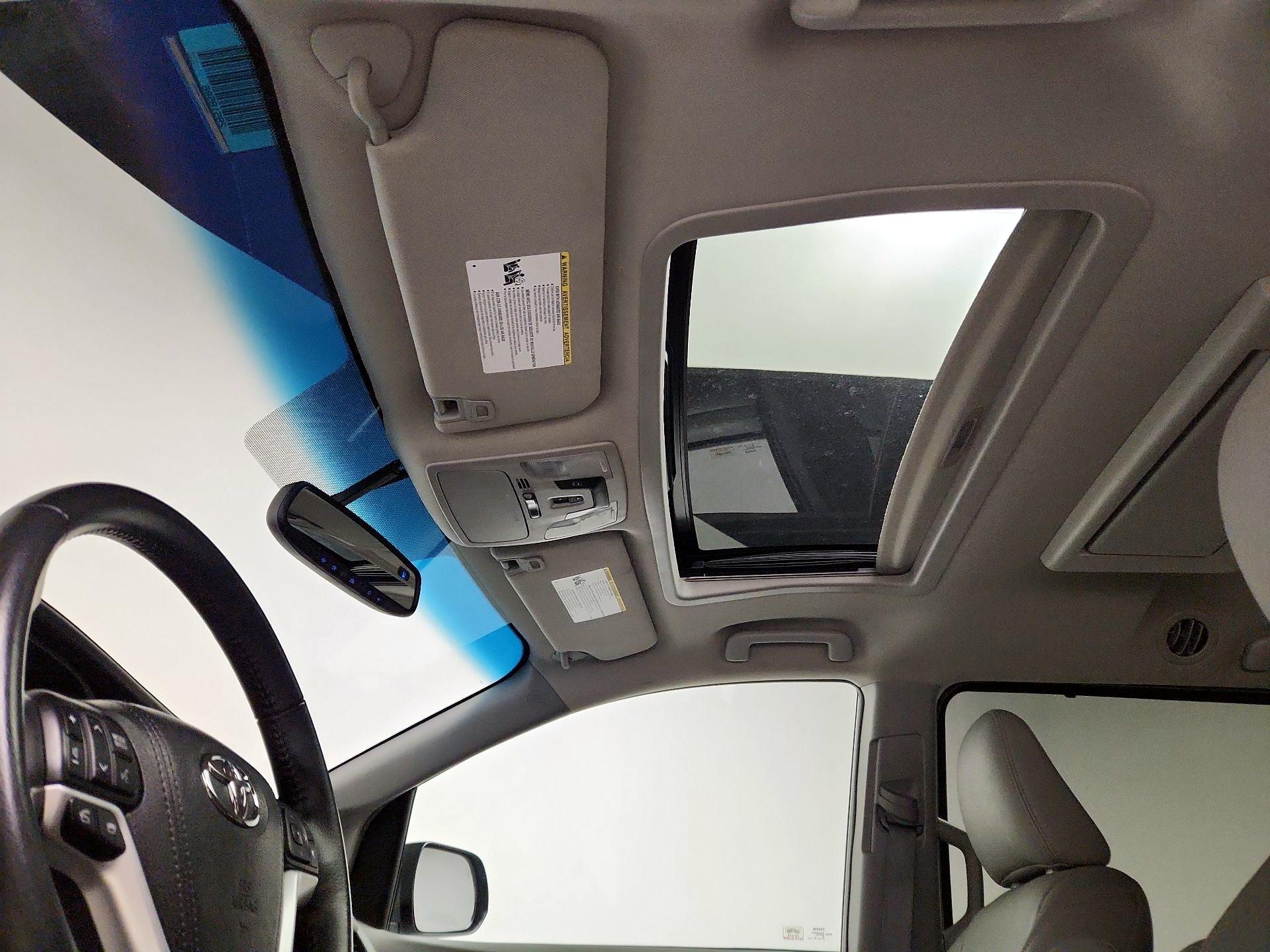 Thumbnail: 2015 Toyota Sienna - 19