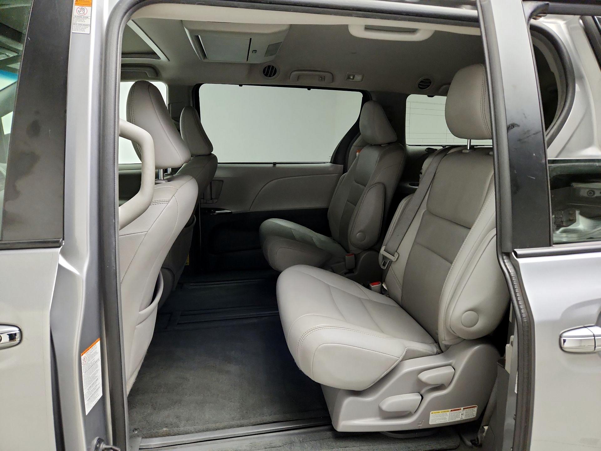 Thumbnail: 2015 Toyota Sienna - 20
