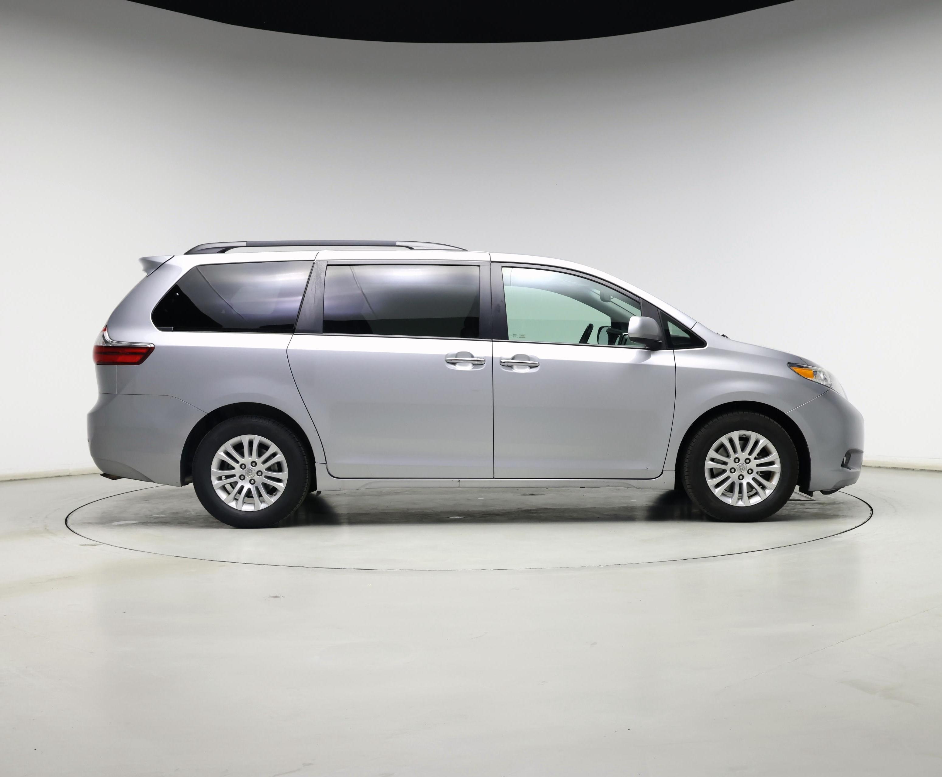 Thumbnail: 2015 Toyota Sienna - 7