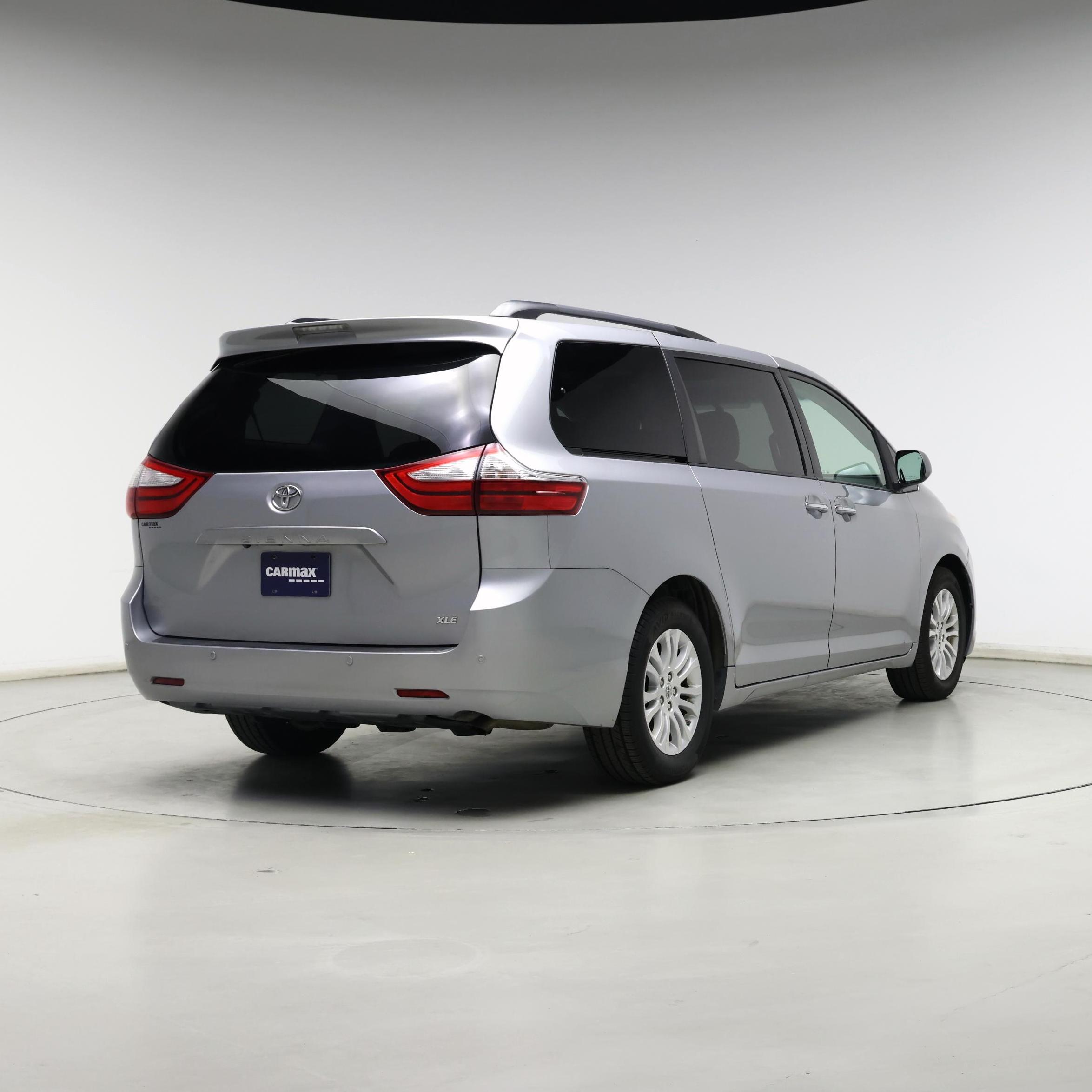 Thumbnail: 2015 Toyota Sienna - 8