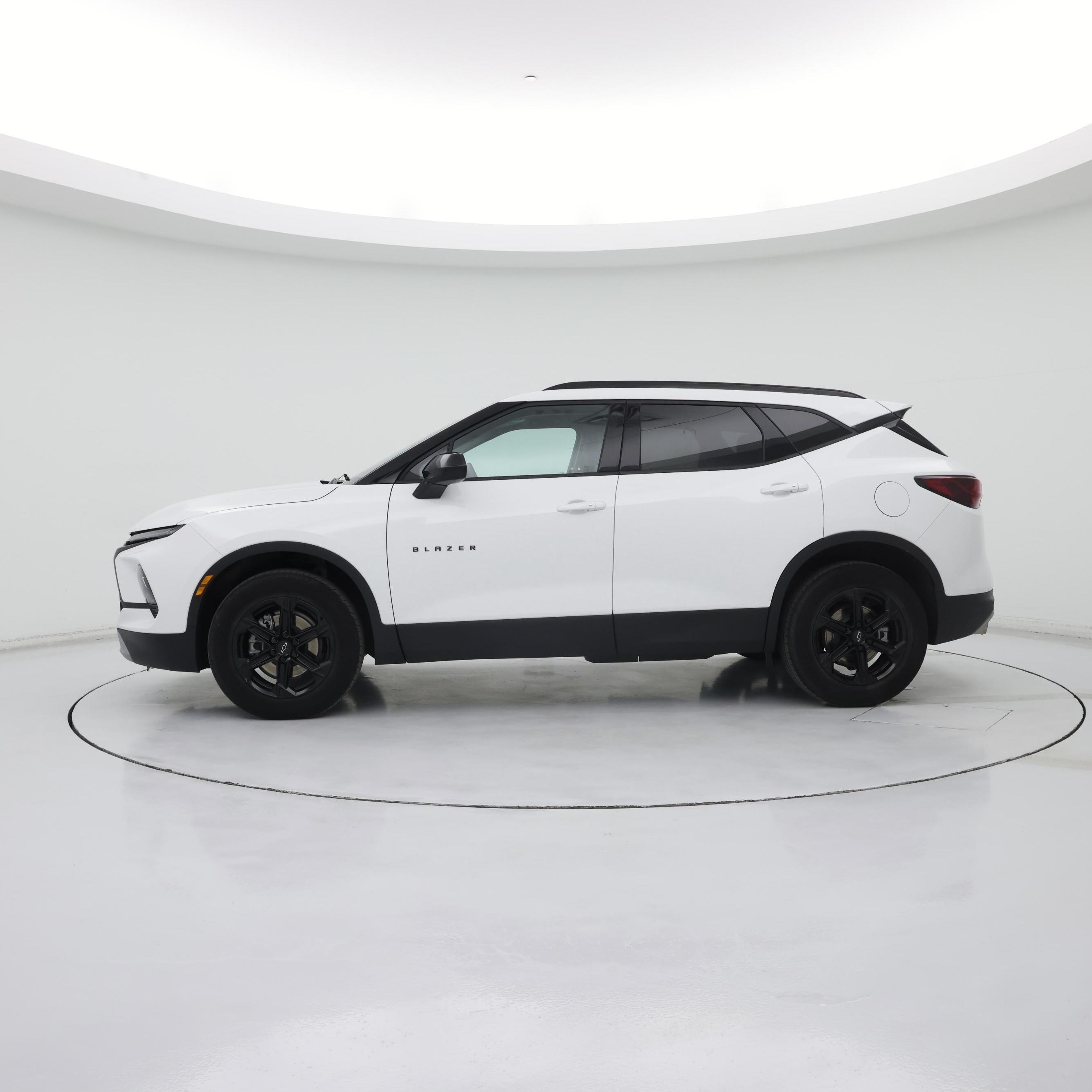 Thumbnail: 2023 Chevrolet Blazer - 3