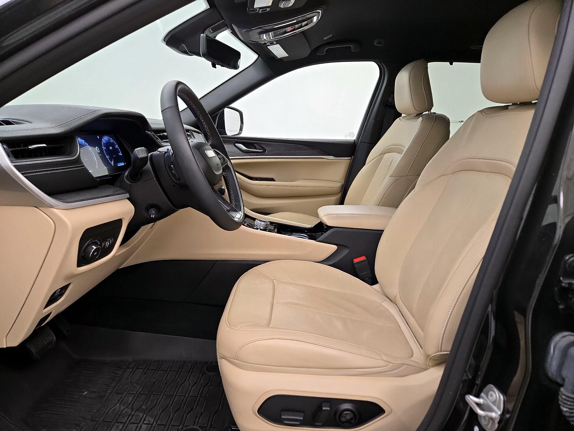 Thumbnail: 2023 Jeep Grand Cherokee - 11