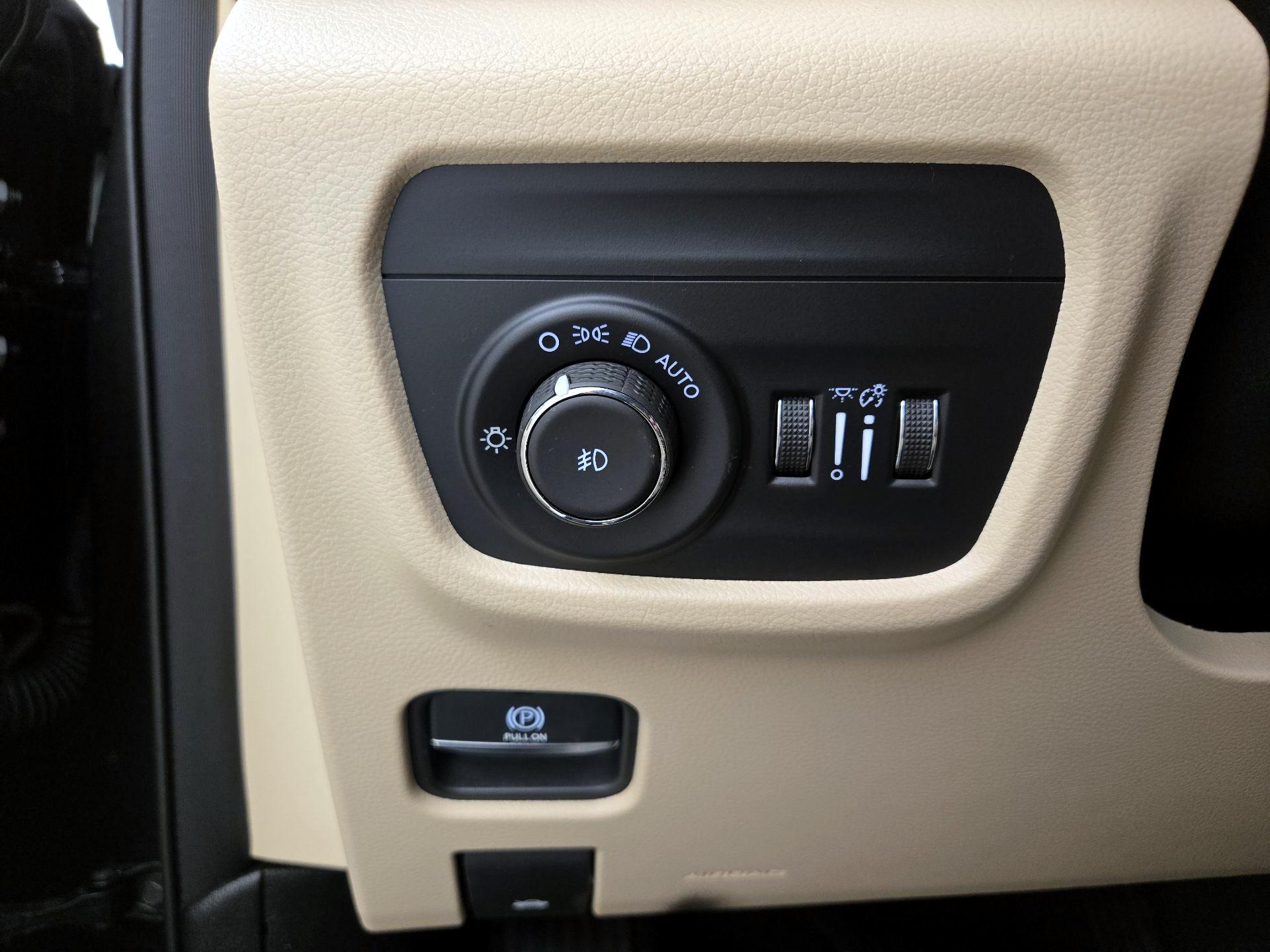 Thumbnail: 2023 Jeep Grand Cherokee - 13