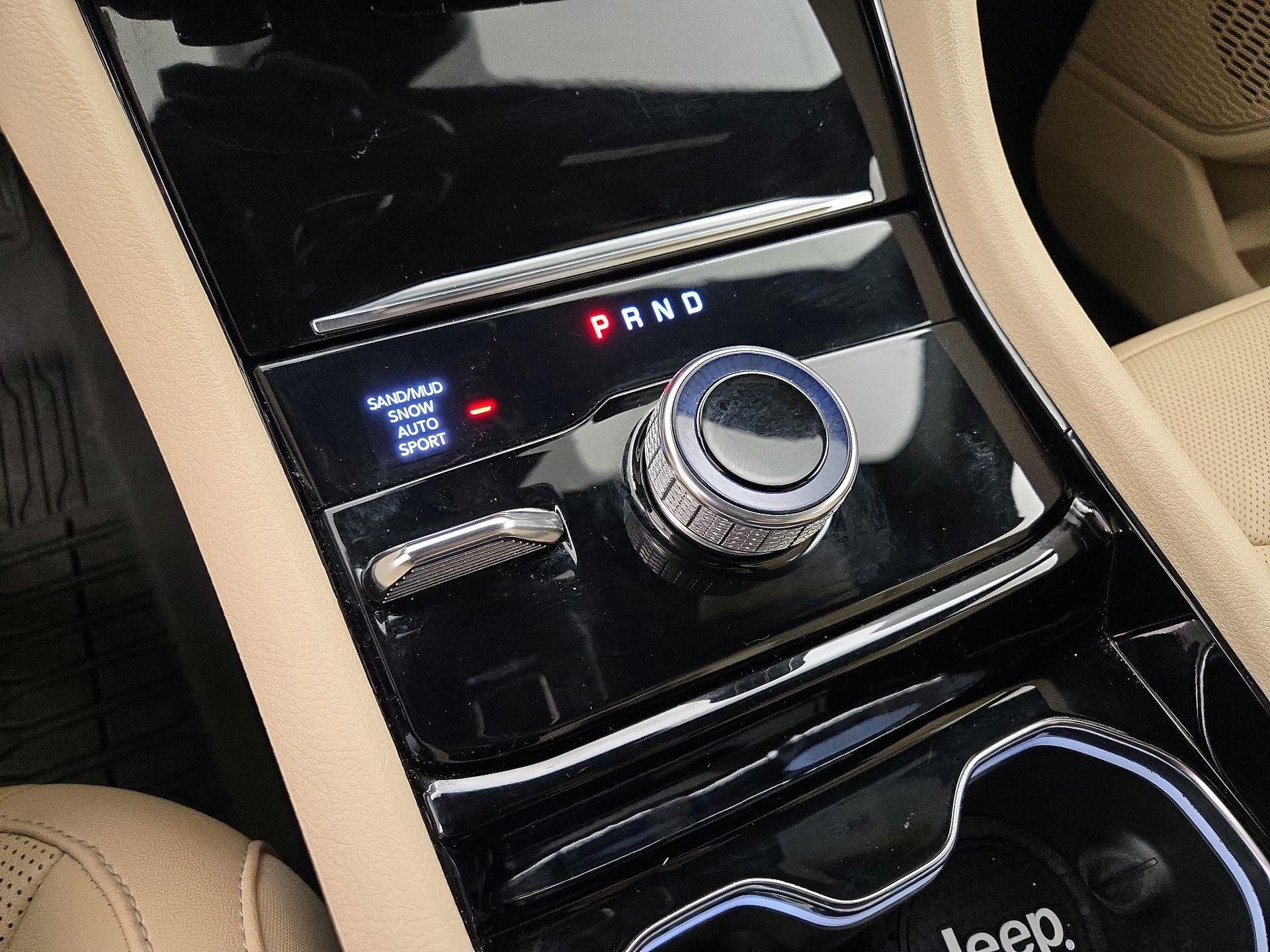 Thumbnail: 2023 Jeep Grand Cherokee - 18