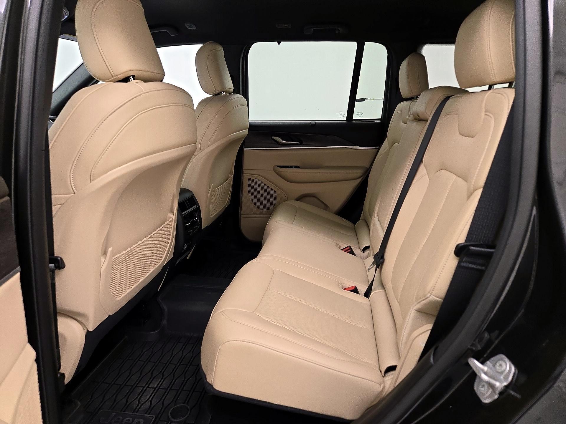 Thumbnail: 2023 Jeep Grand Cherokee - 20