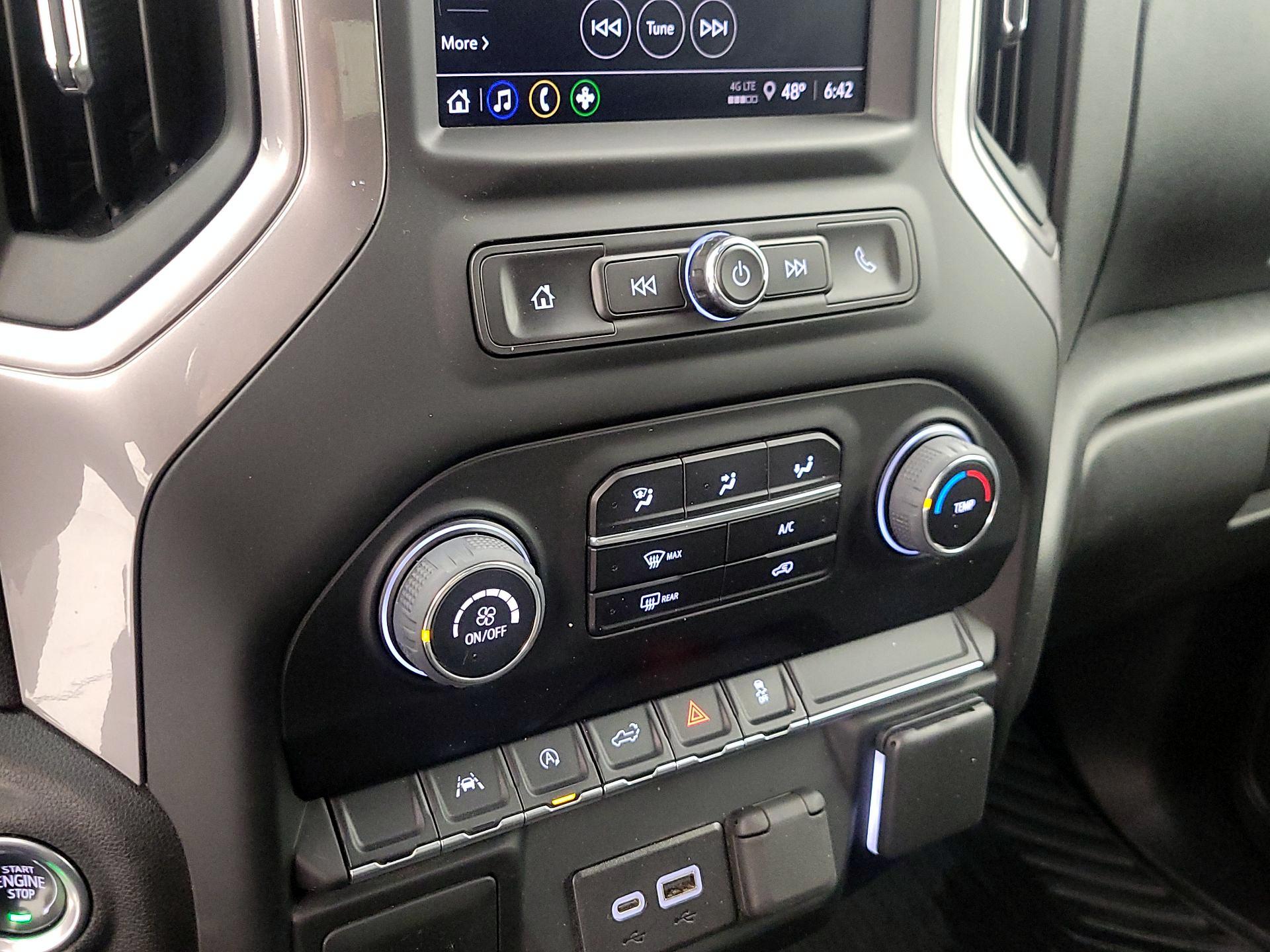 Thumbnail: 2022 Chevrolet Silverado 1500 - 16