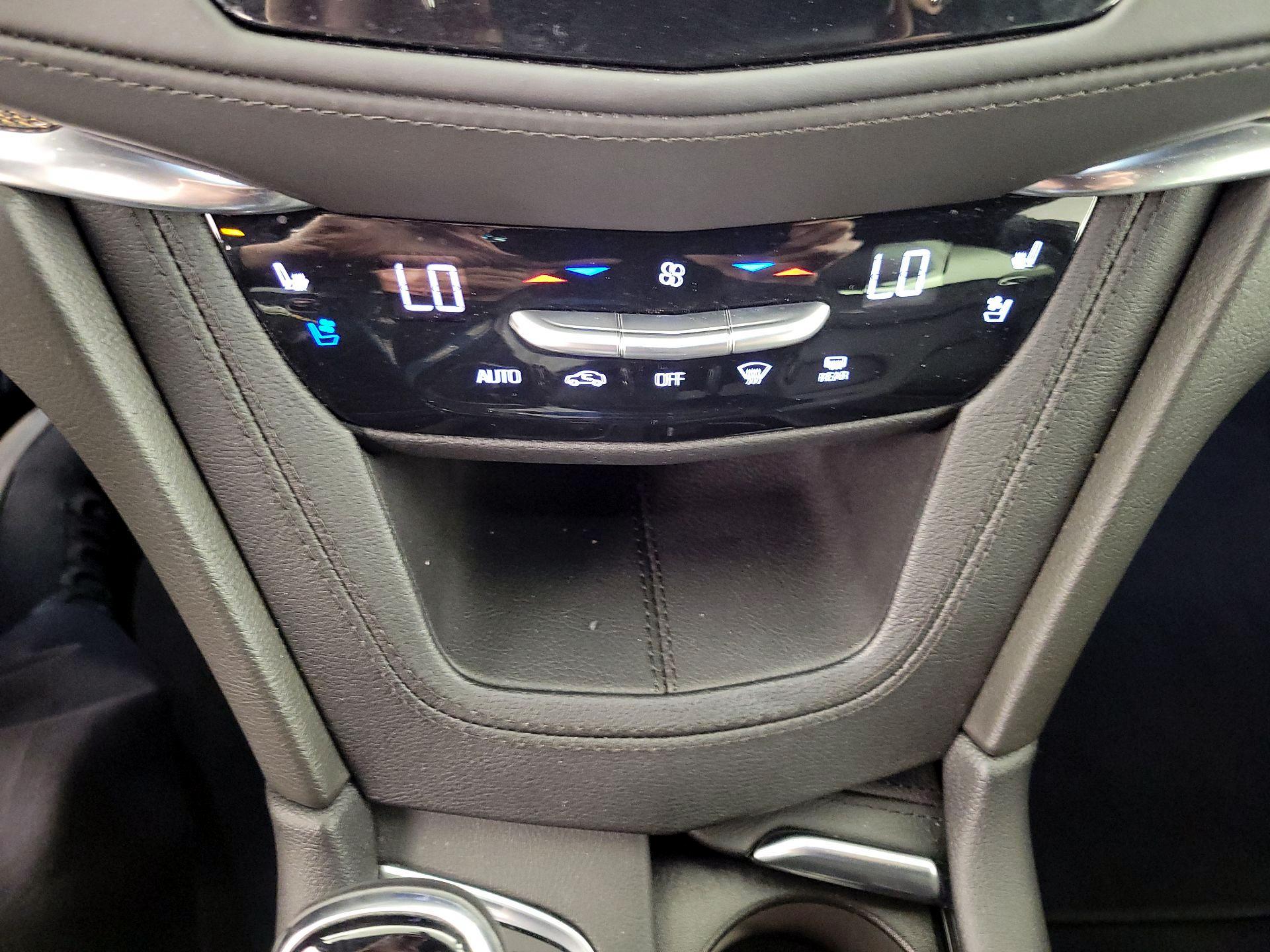 Thumbnail: 2023 Cadillac XT5 - 17