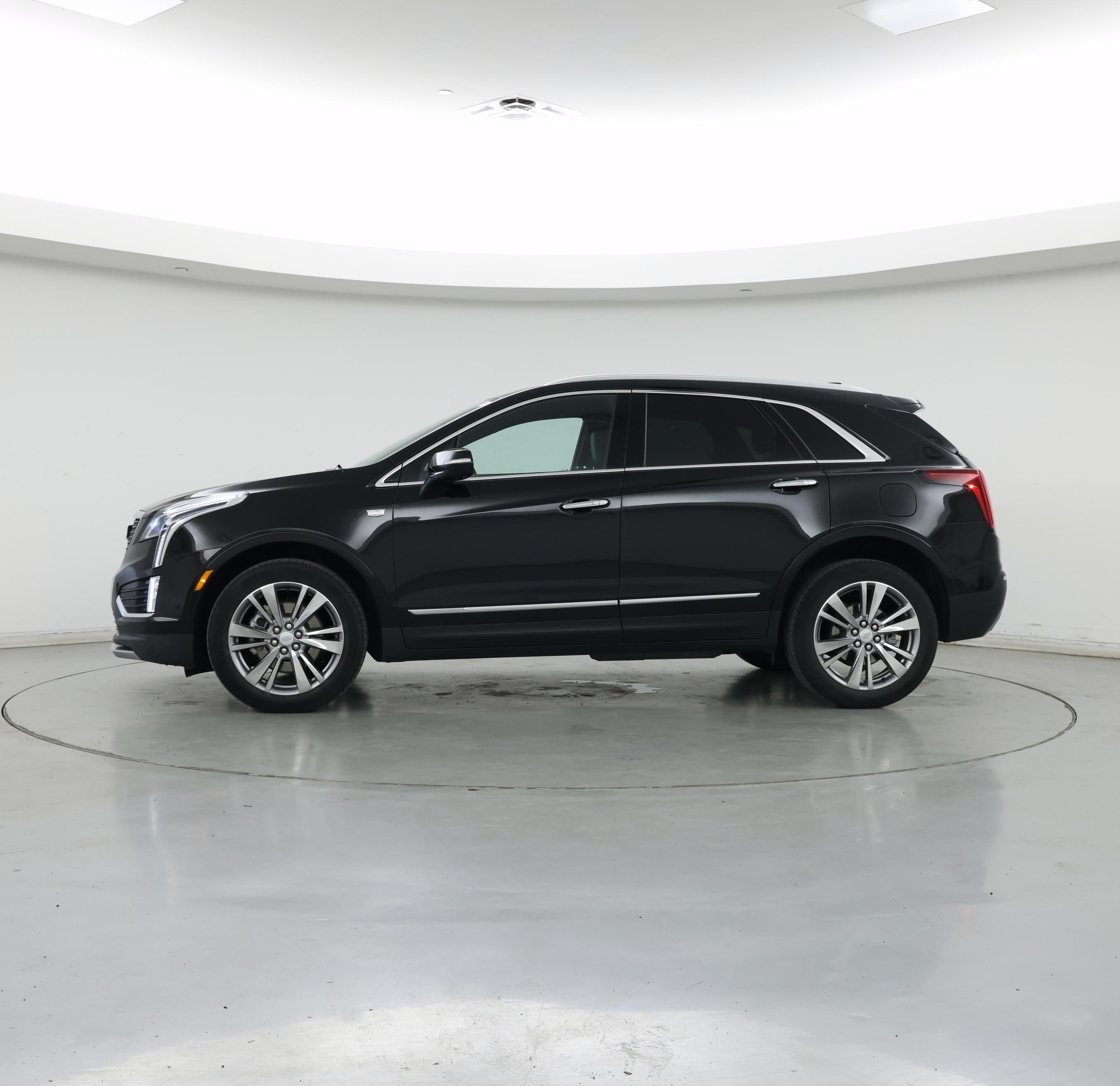Thumbnail: 2023 Cadillac XT5 - 3