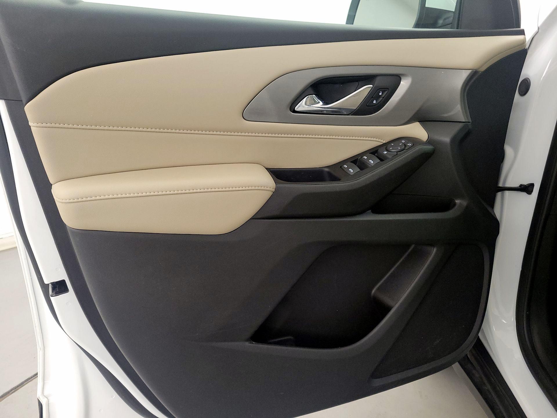 Thumbnail: 2023 Chevrolet Traverse - 12