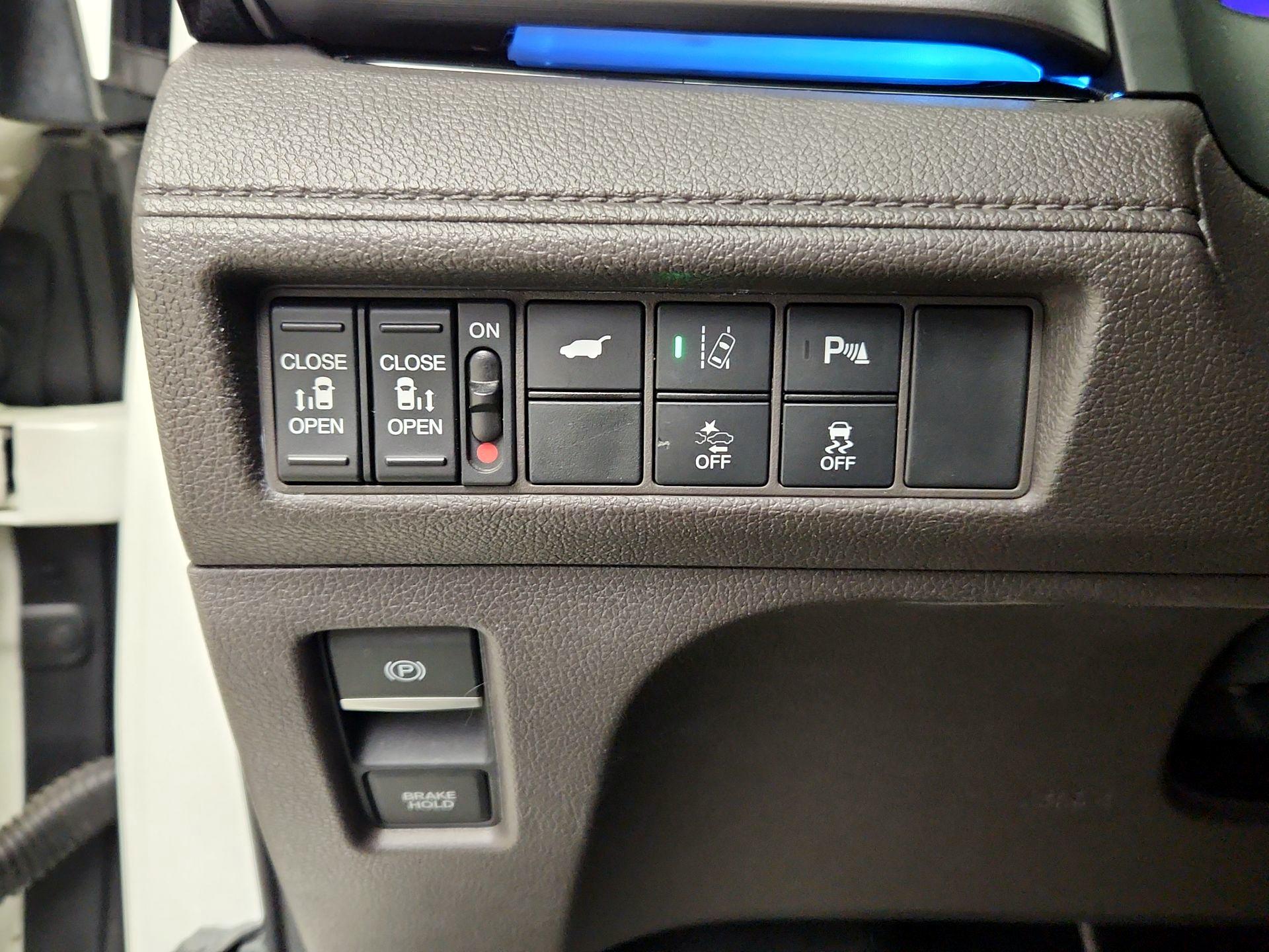 Thumbnail: 2018 Honda Odyssey - 13