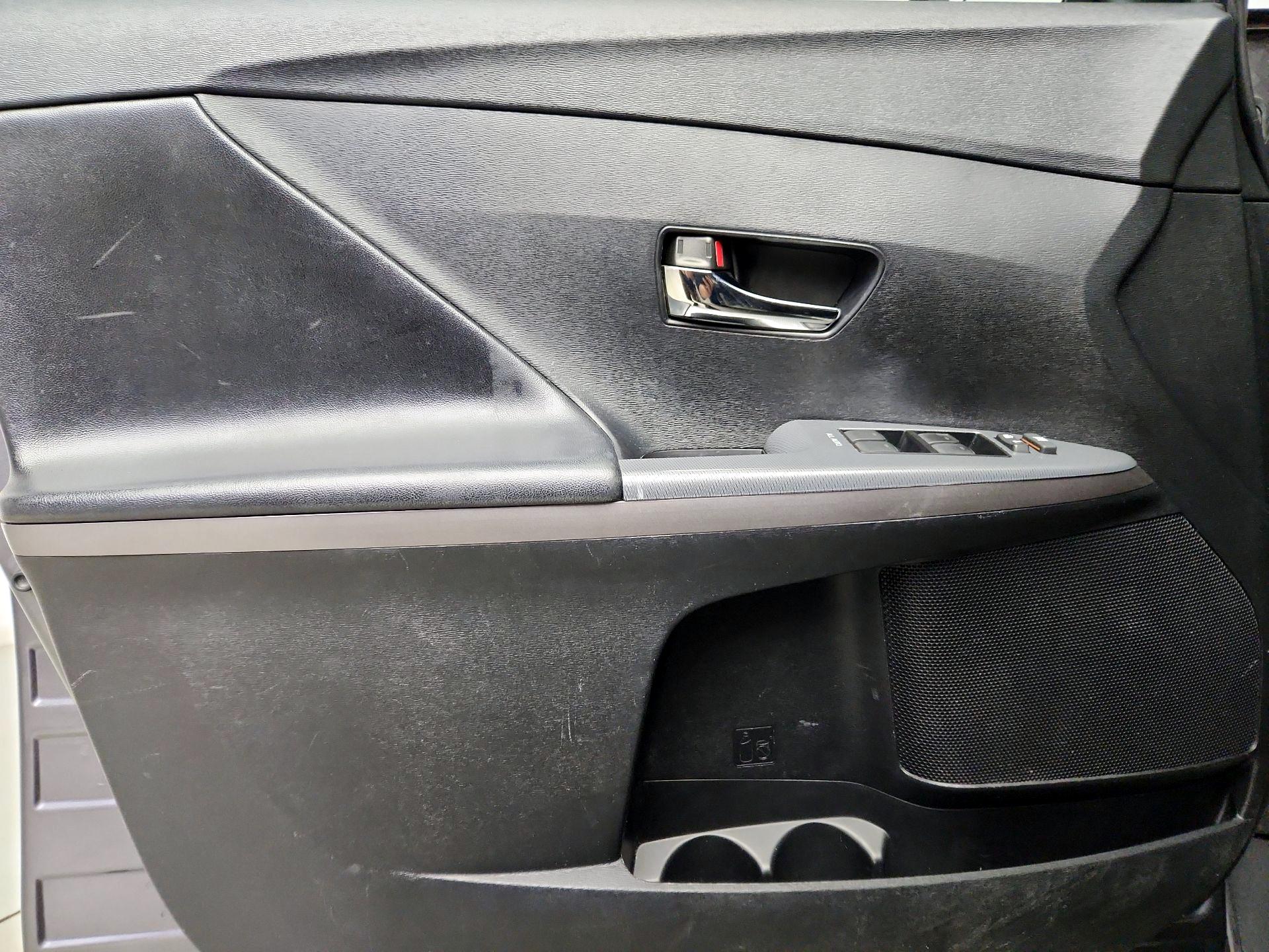 Thumbnail: 2014 Toyota Venza - 12