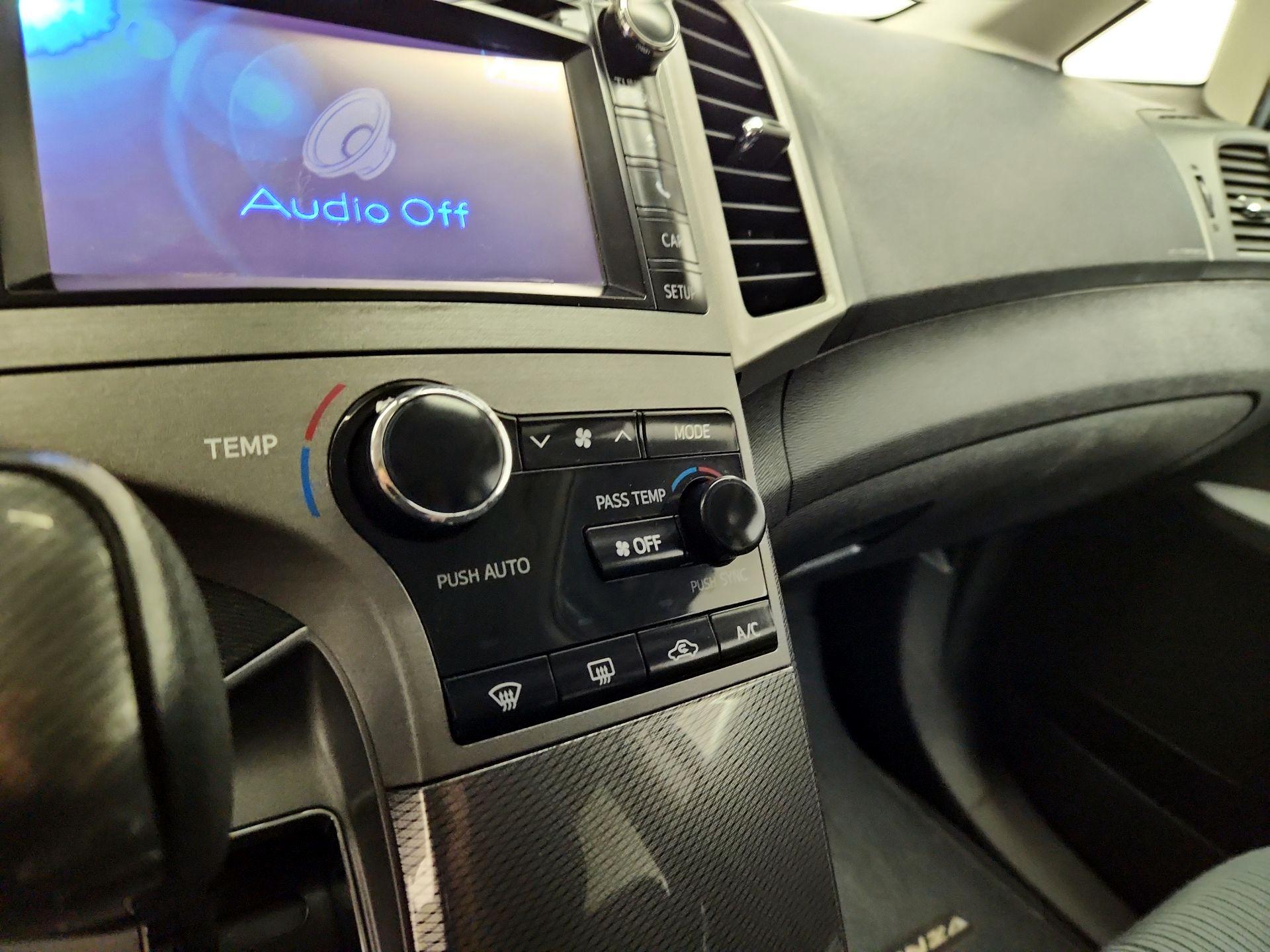 Thumbnail: 2014 Toyota Venza - 15