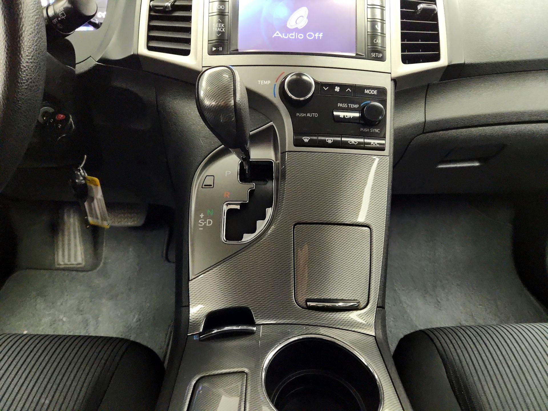 Thumbnail: 2014 Toyota Venza - 16