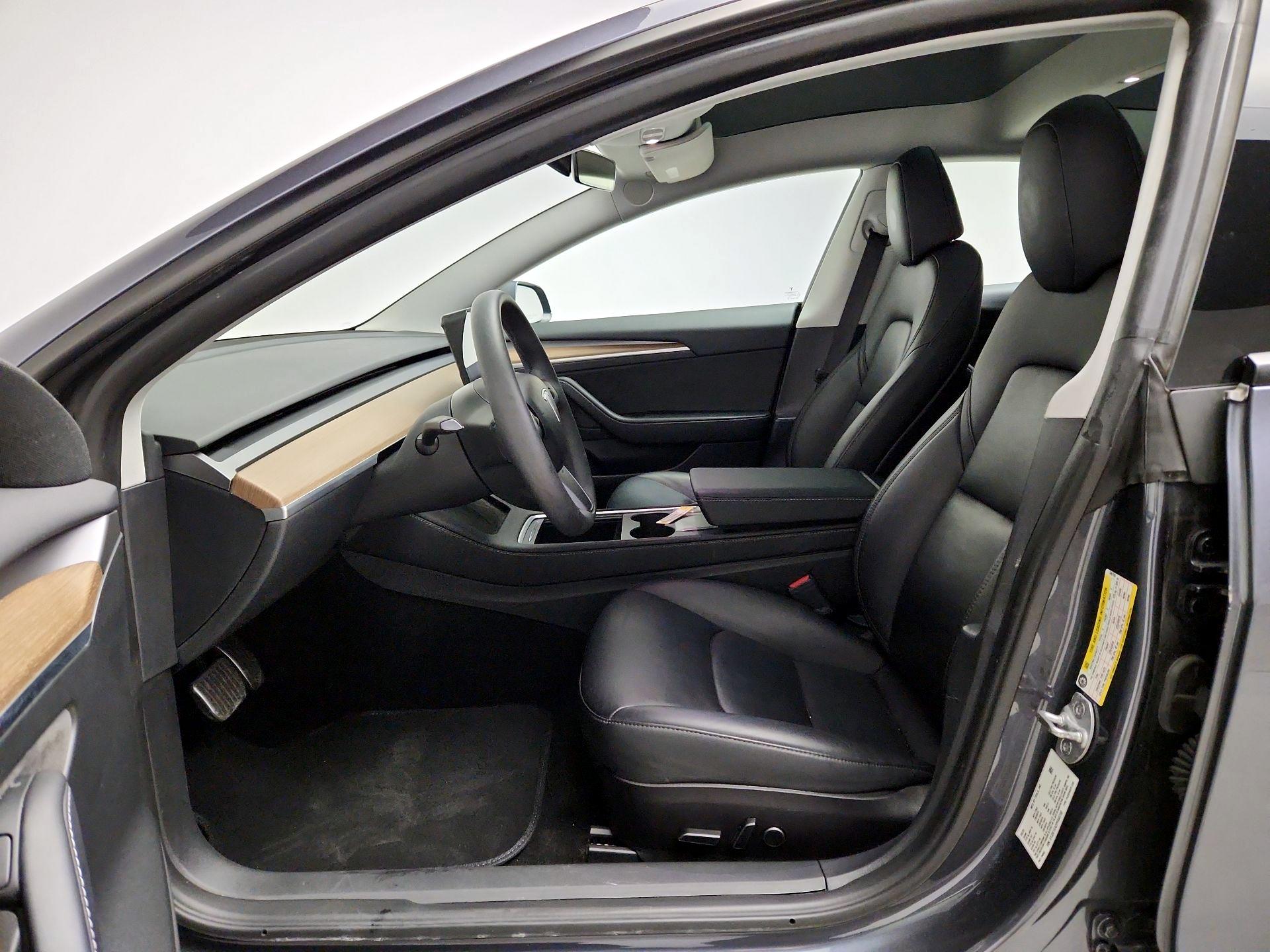 Thumbnail: 2023 Tesla Model 3 - 11