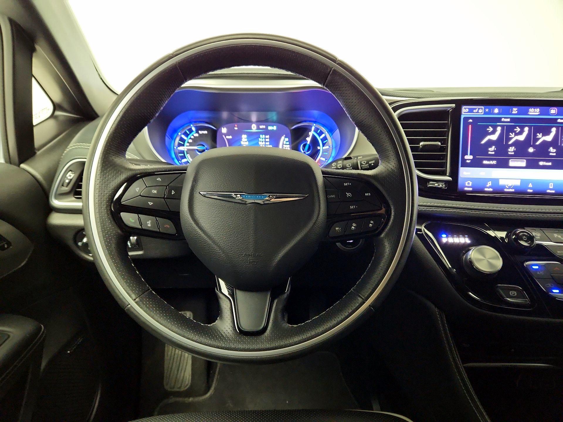 Thumbnail: 2021 Chrysler Pacifica - 10