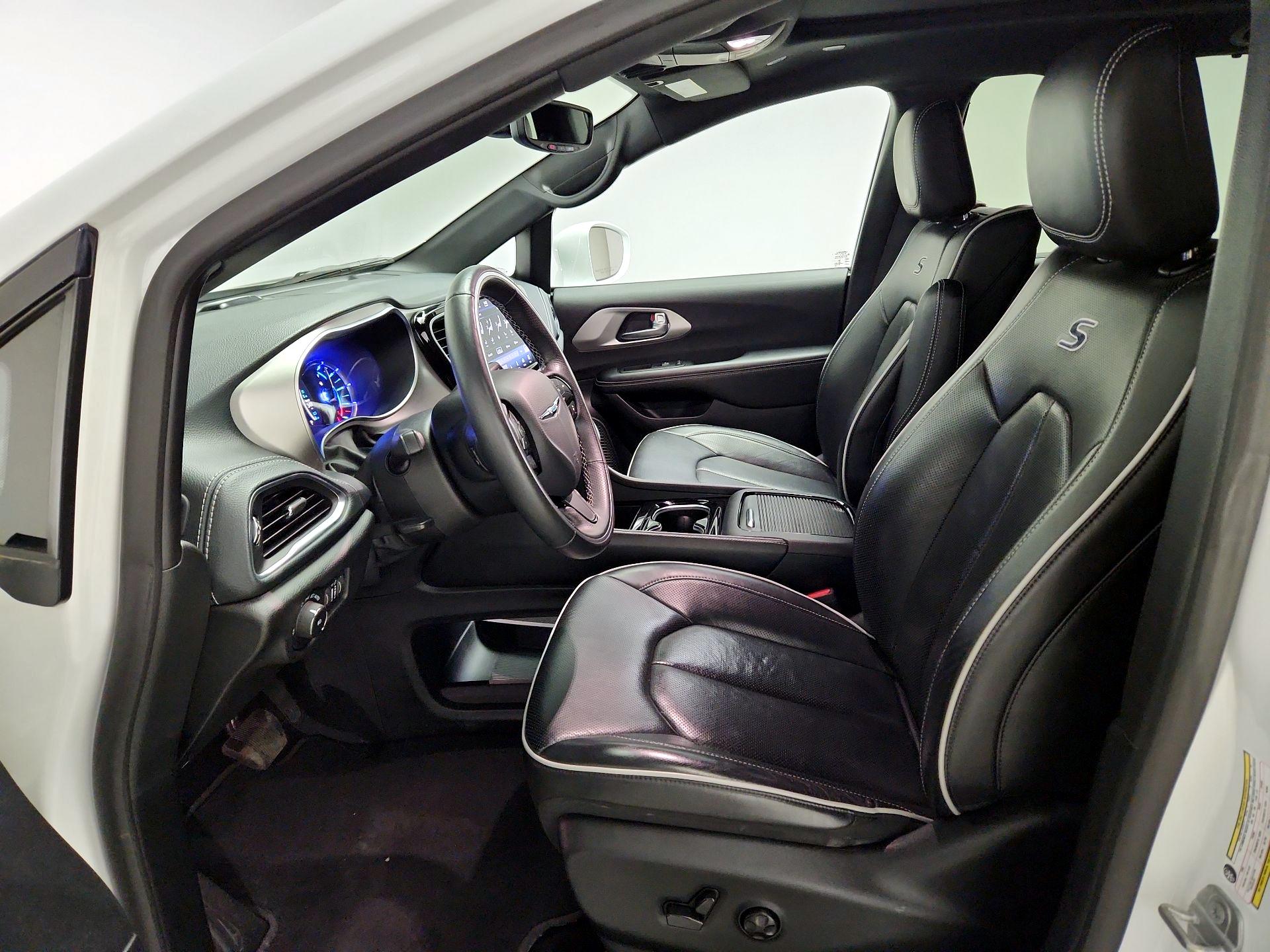 Thumbnail: 2021 Chrysler Pacifica - 11