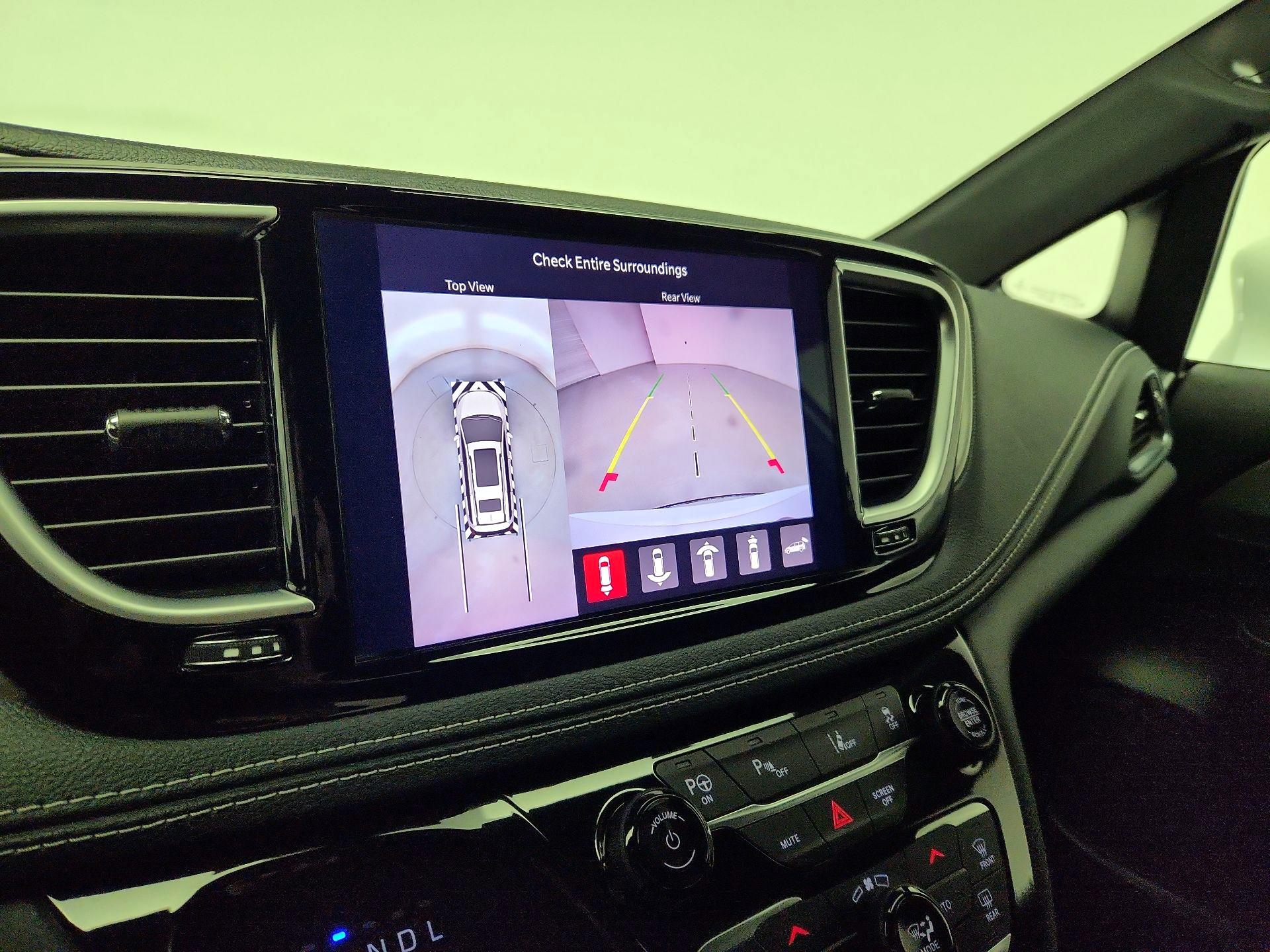 Thumbnail: 2021 Chrysler Pacifica - 15