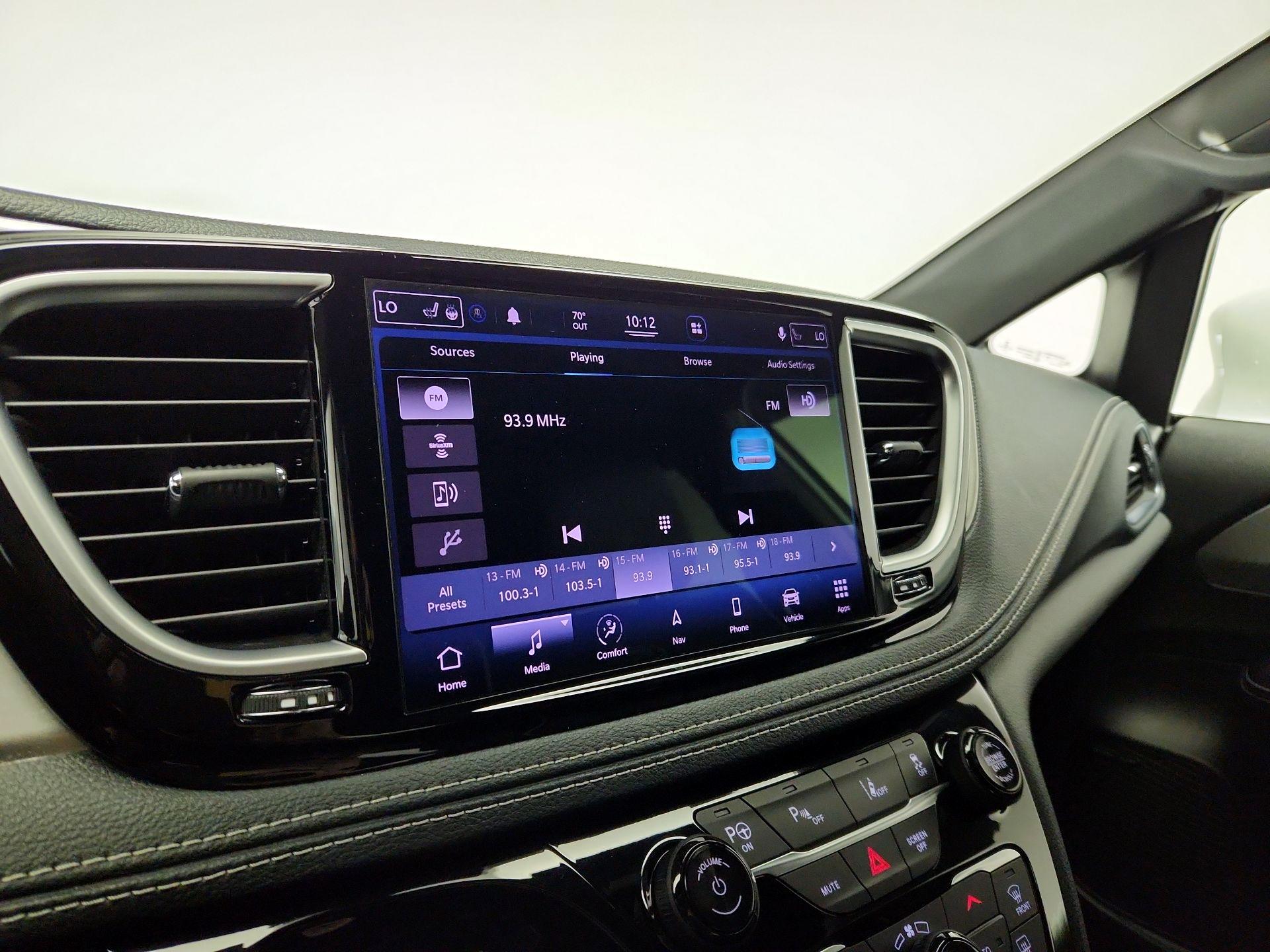 Thumbnail: 2021 Chrysler Pacifica - 16