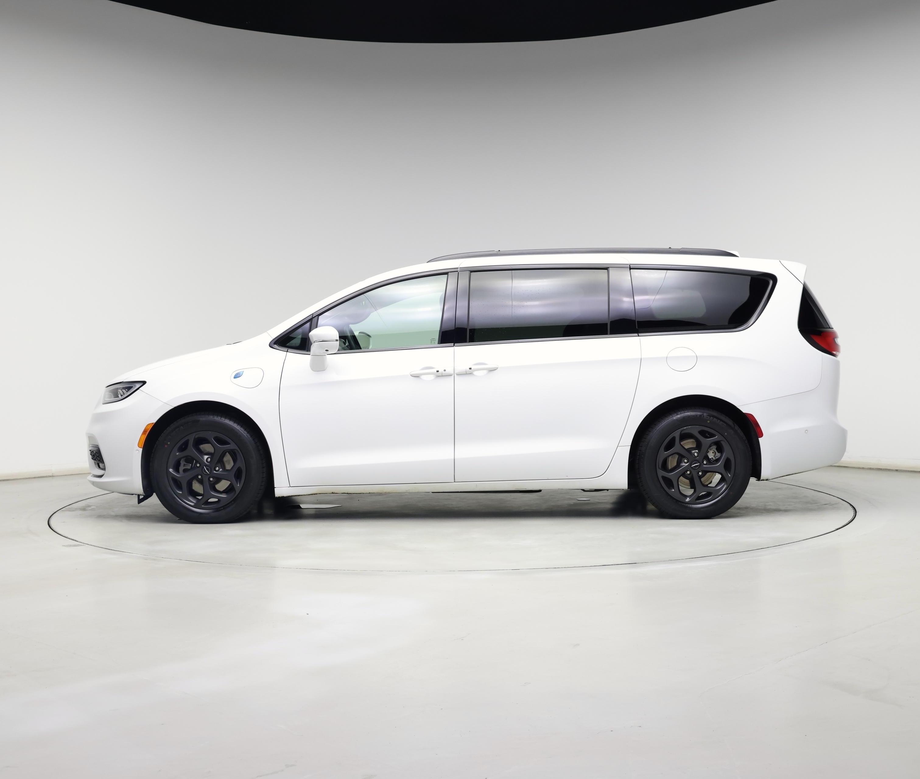 Thumbnail: 2021 Chrysler Pacifica - 3