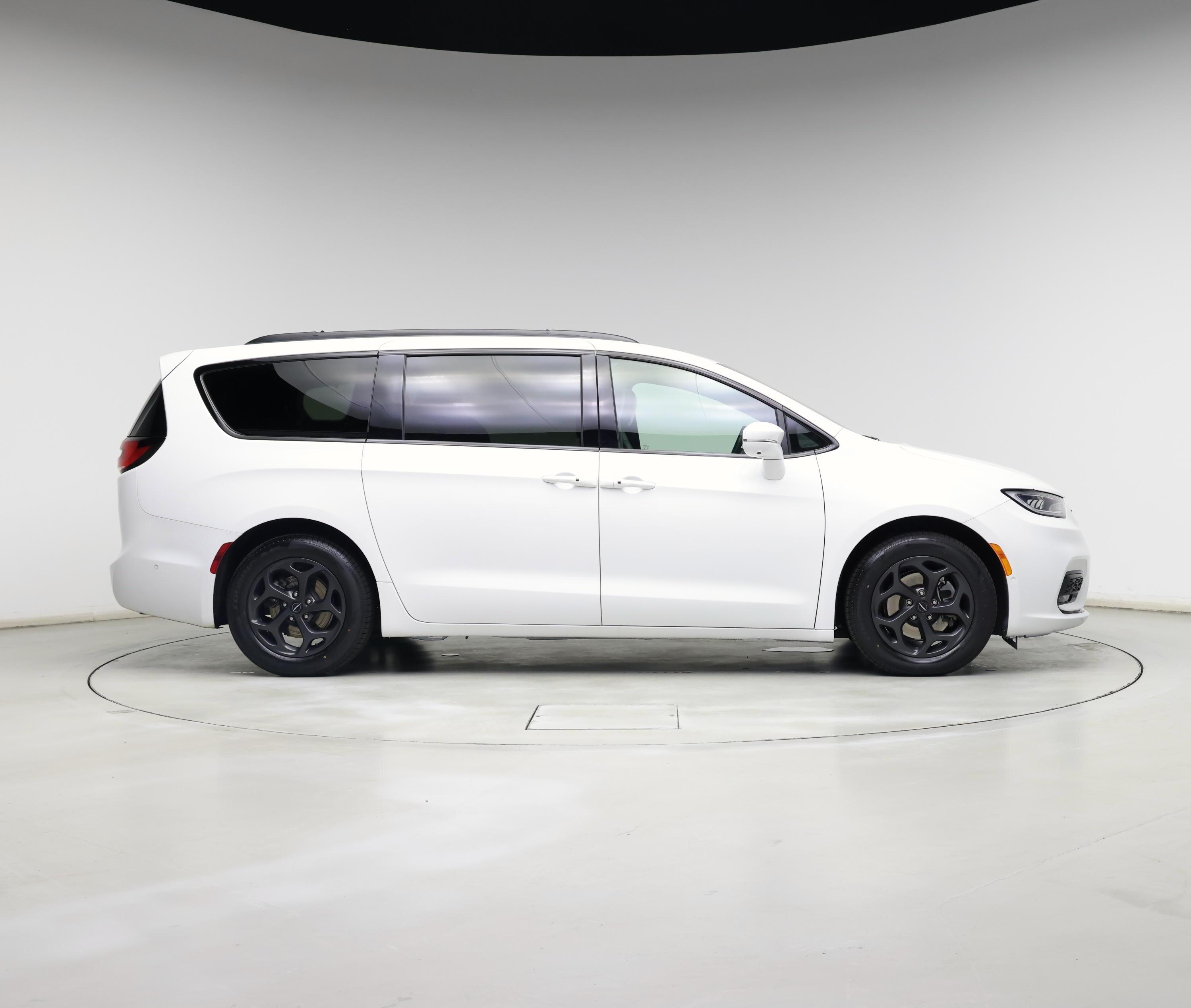 Thumbnail: 2021 Chrysler Pacifica - 7