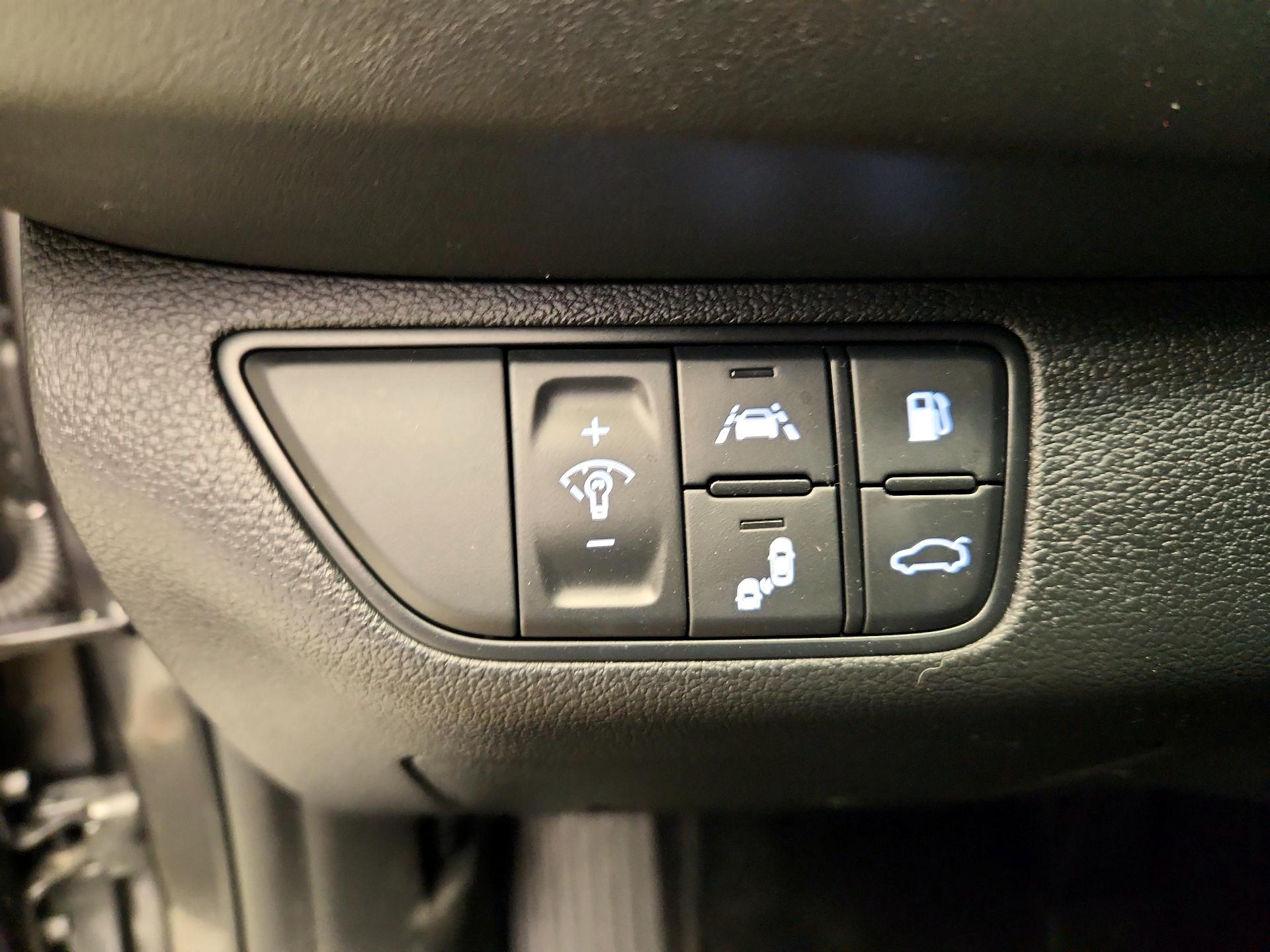 Thumbnail: 2021 Genesis G70 - 13