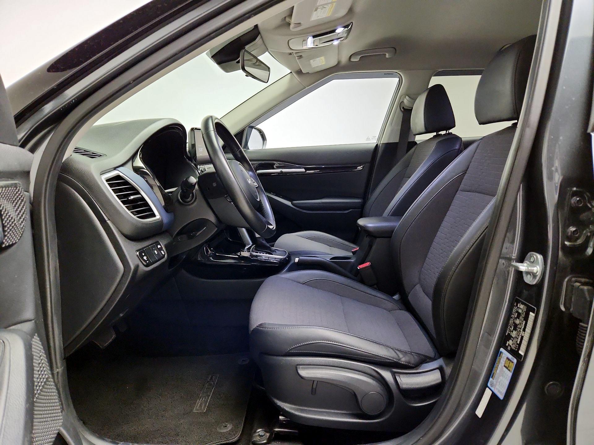 Thumbnail: 2023 Kia Seltos - 11