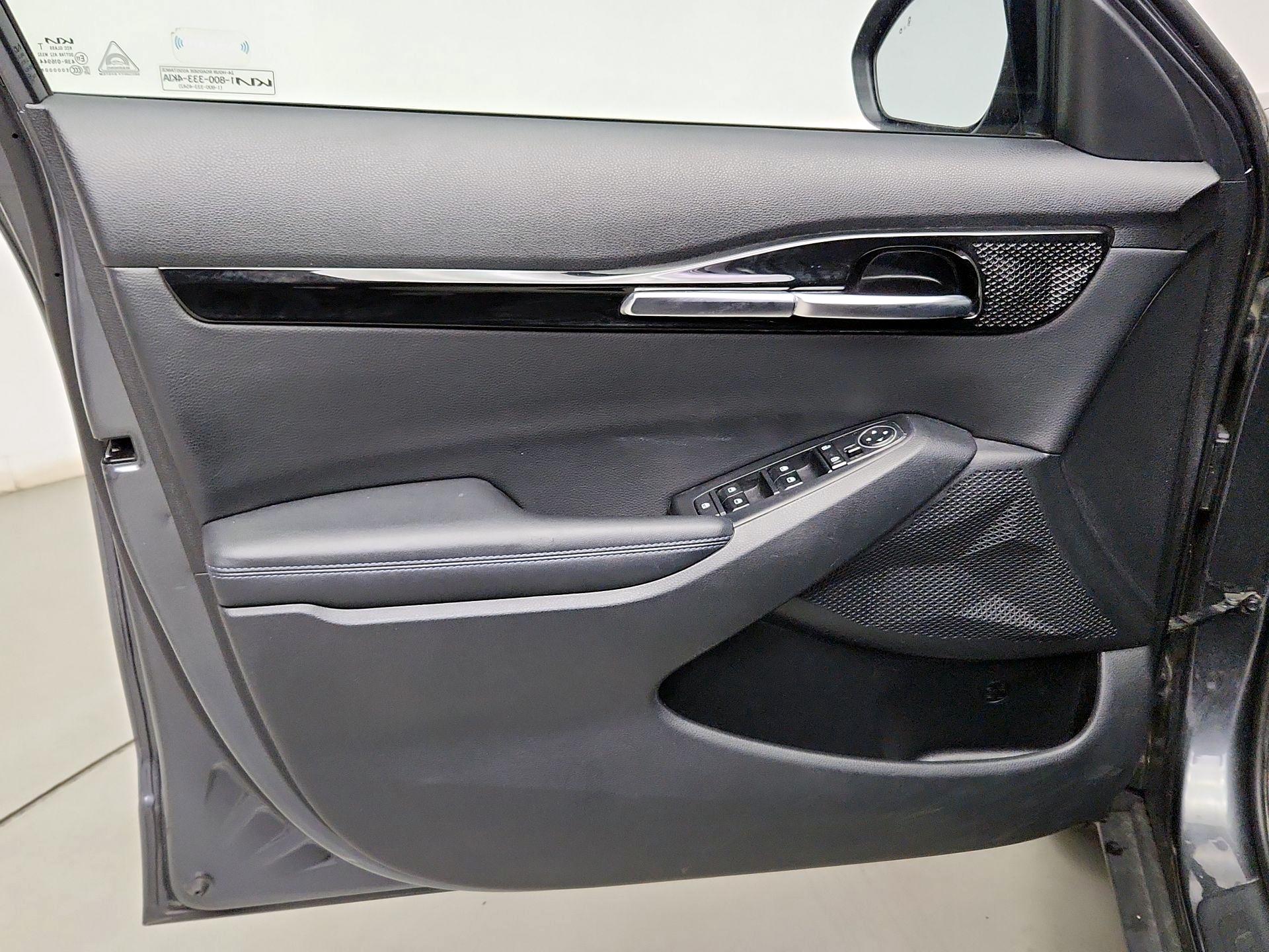 Thumbnail: 2023 Kia Seltos - 12