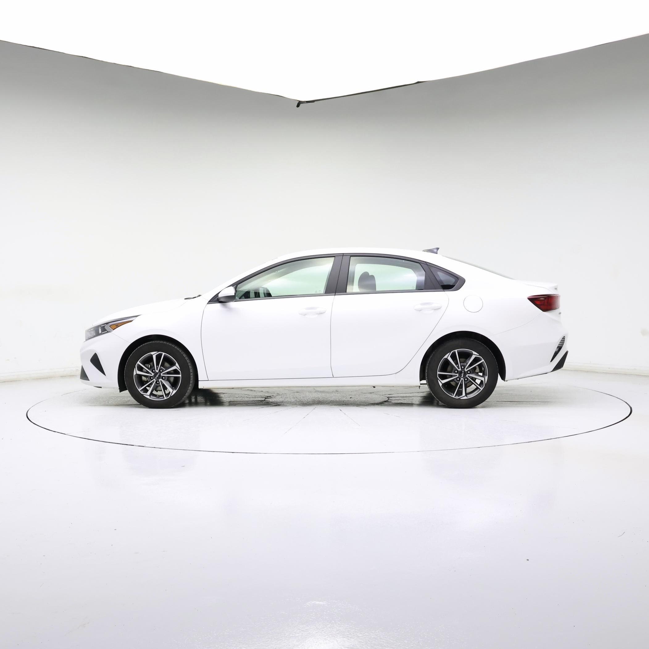 Thumbnail: 2024 Kia Forte - 3