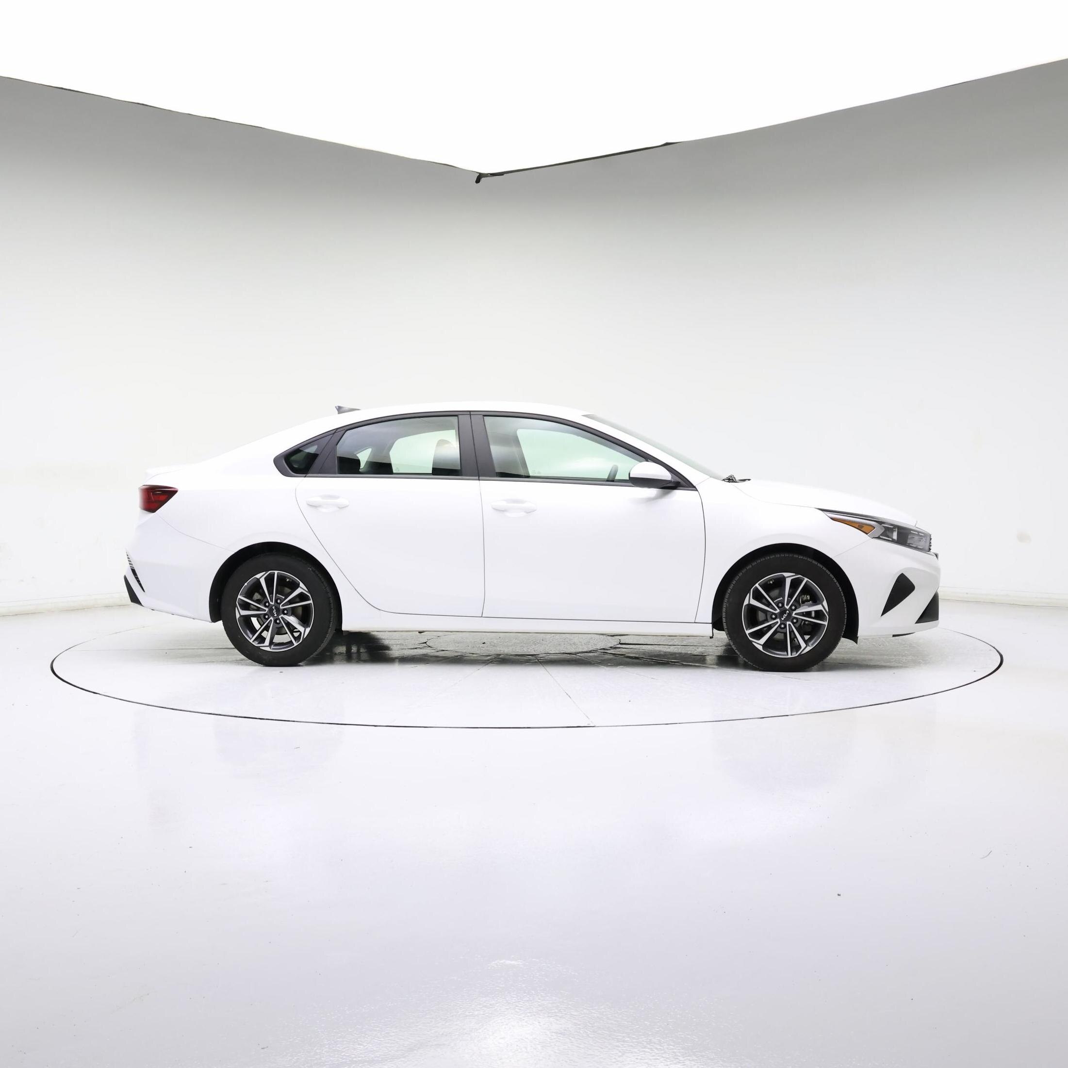 Thumbnail: 2024 Kia Forte - 7