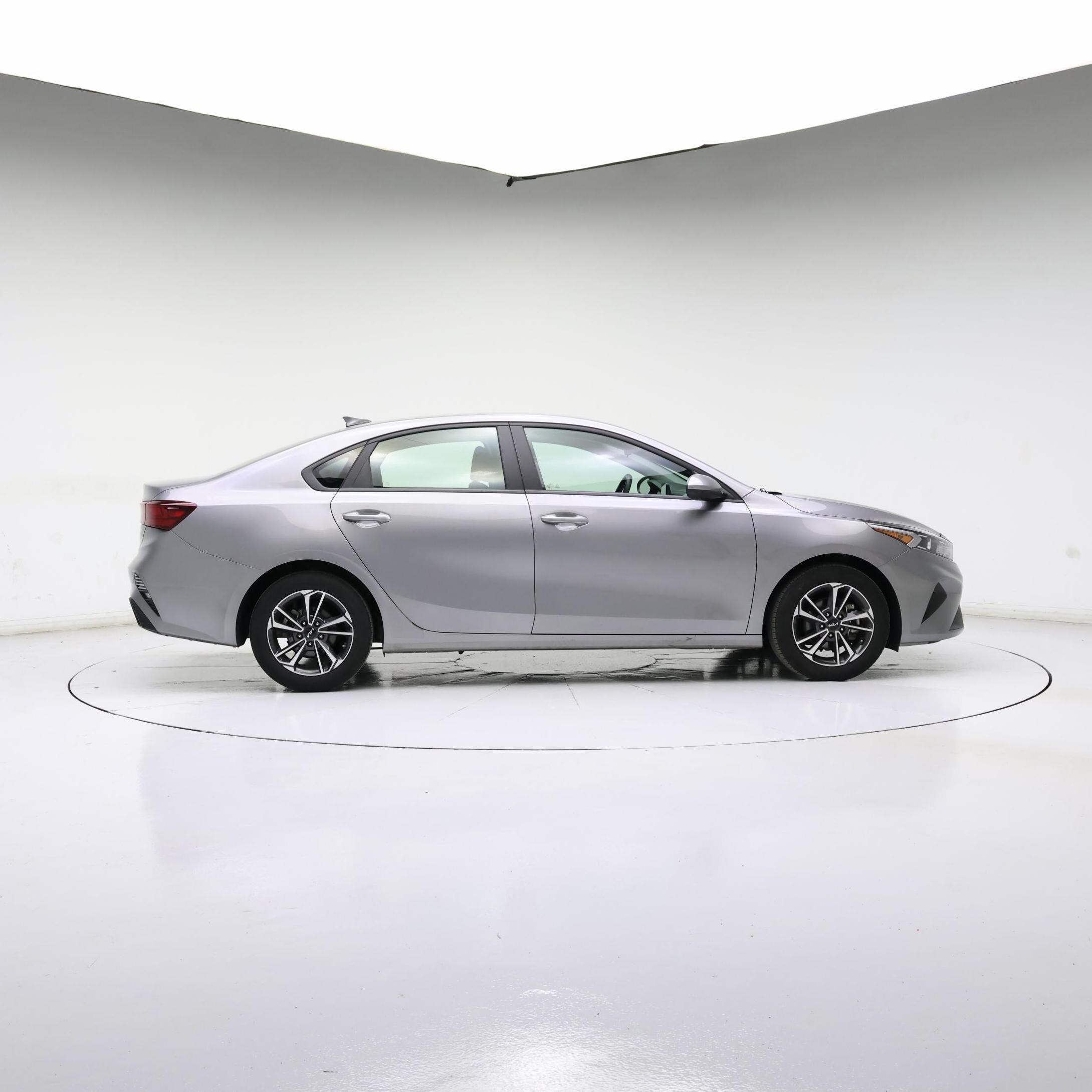 Thumbnail: 2024 Kia Forte - 3