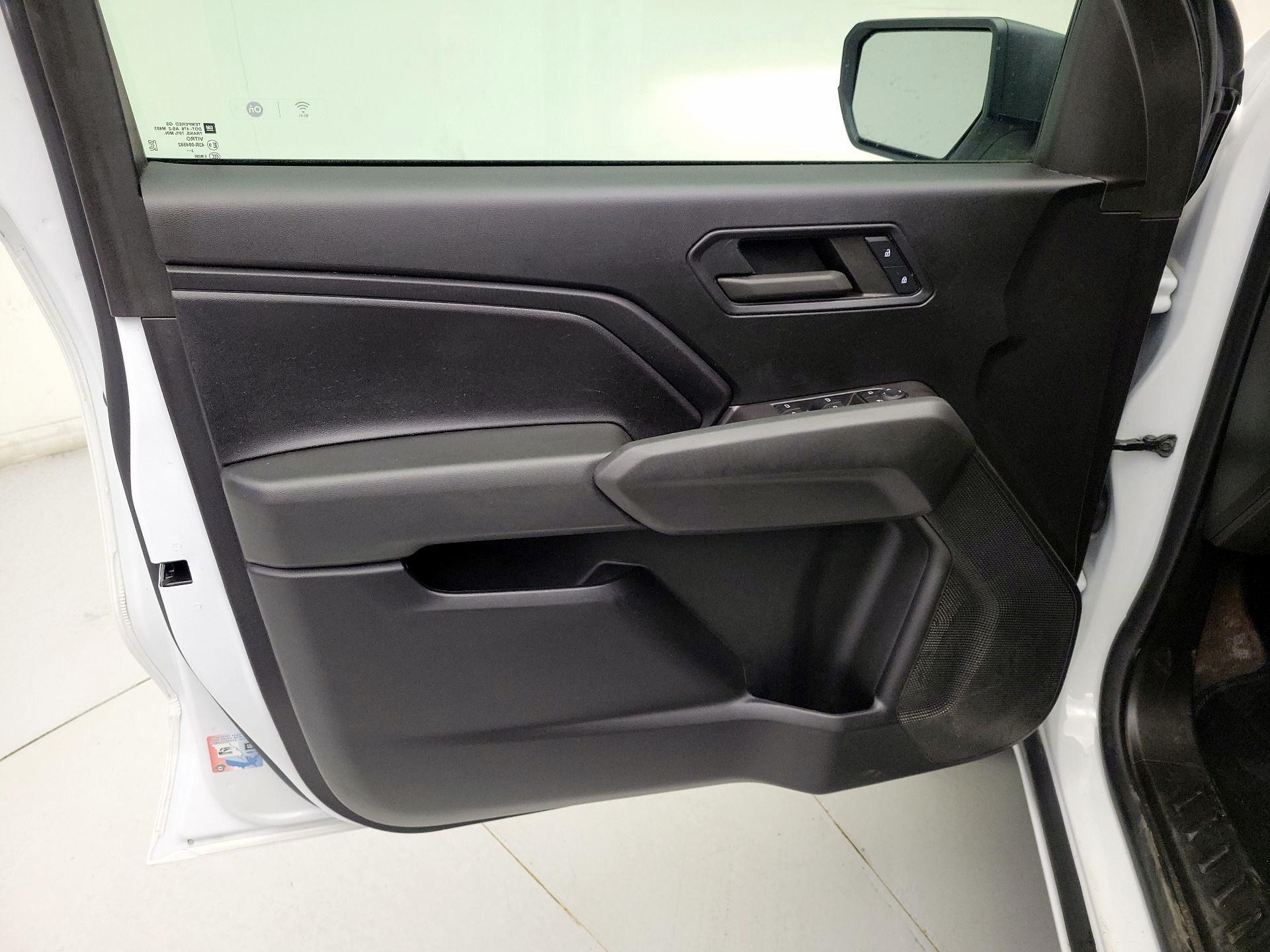 Thumbnail: 2023 Chevrolet Colorado - 12