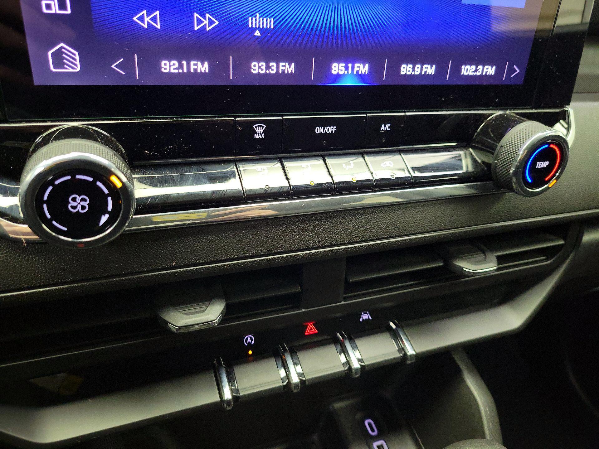 Thumbnail: 2023 Chevrolet Colorado - 16