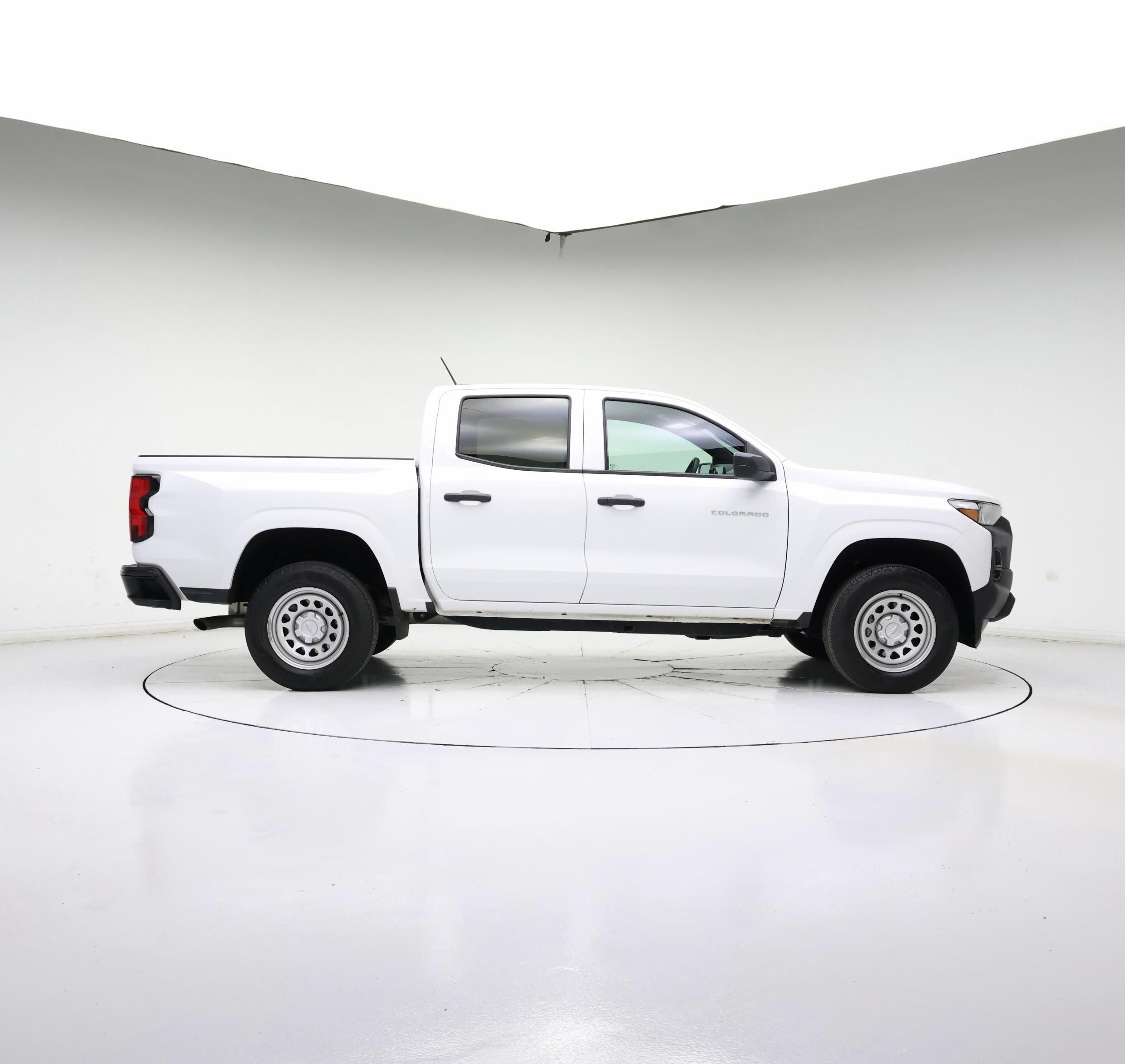 Thumbnail: 2023 Chevrolet Colorado - 3