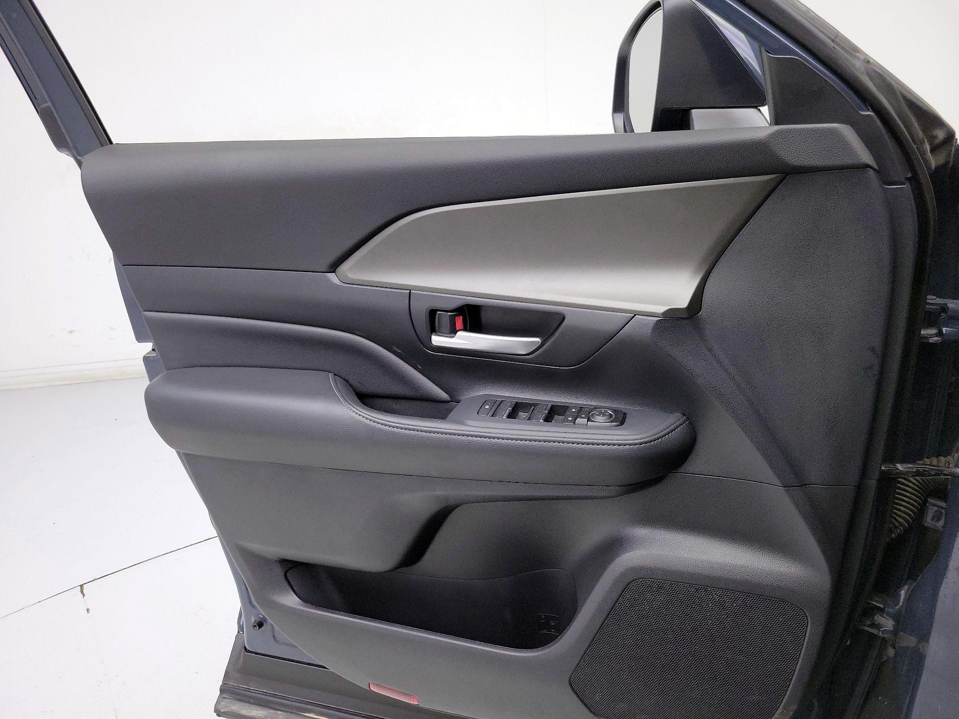 Thumbnail: 2025 Toyota Grand Highlander - 12