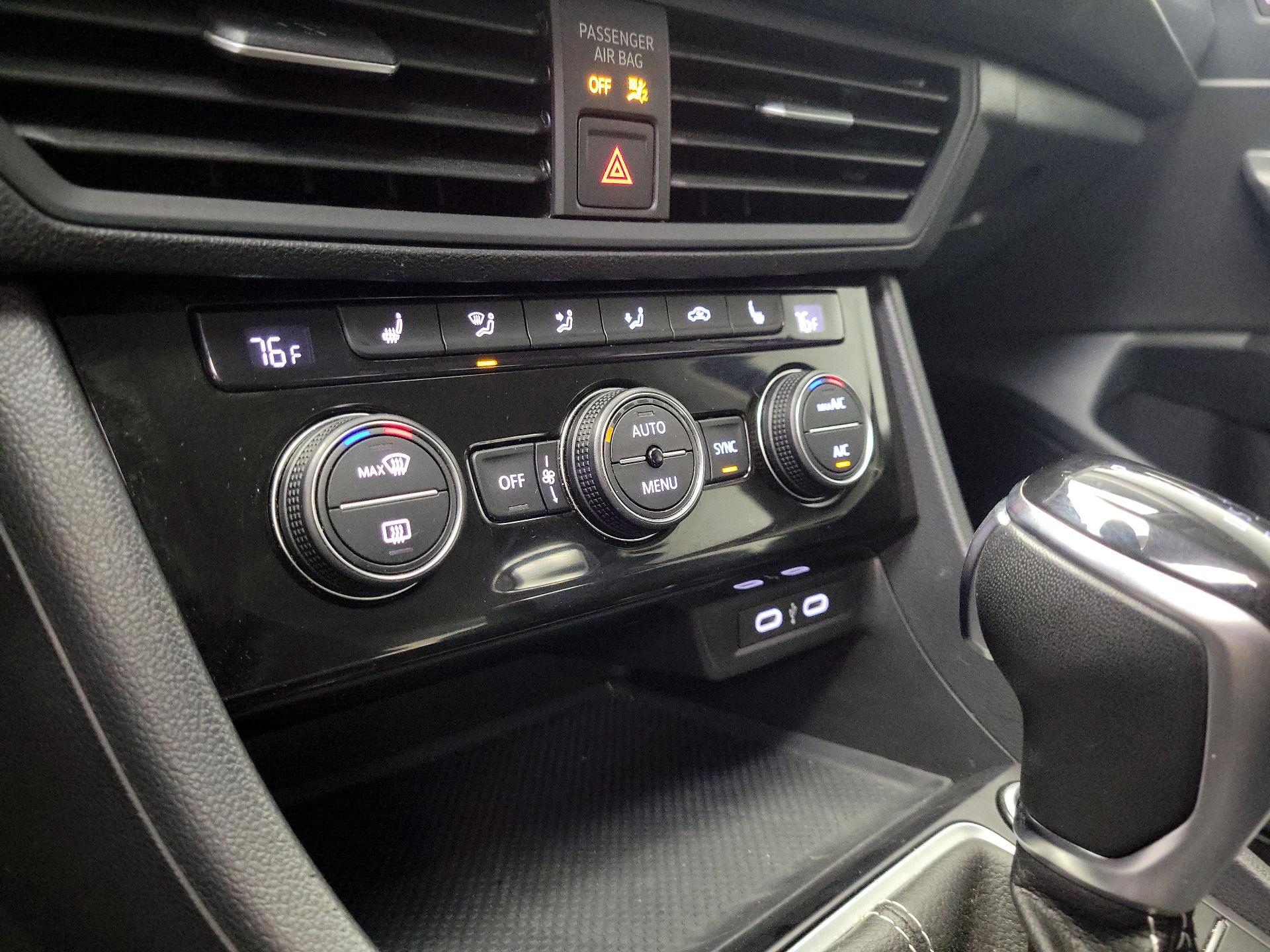 Thumbnail: 2024 Volkswagen Jetta - 16