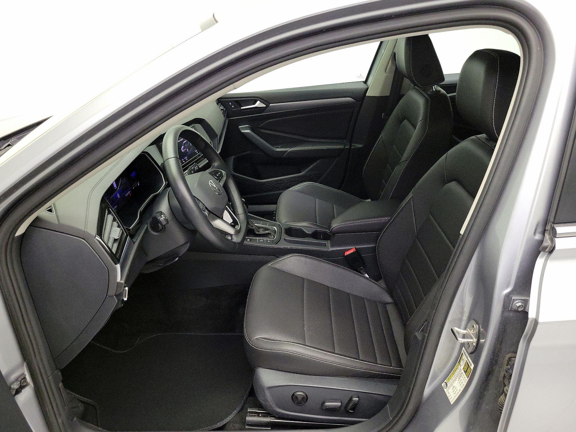 Thumbnail: 2024 Volkswagen Jetta - 11